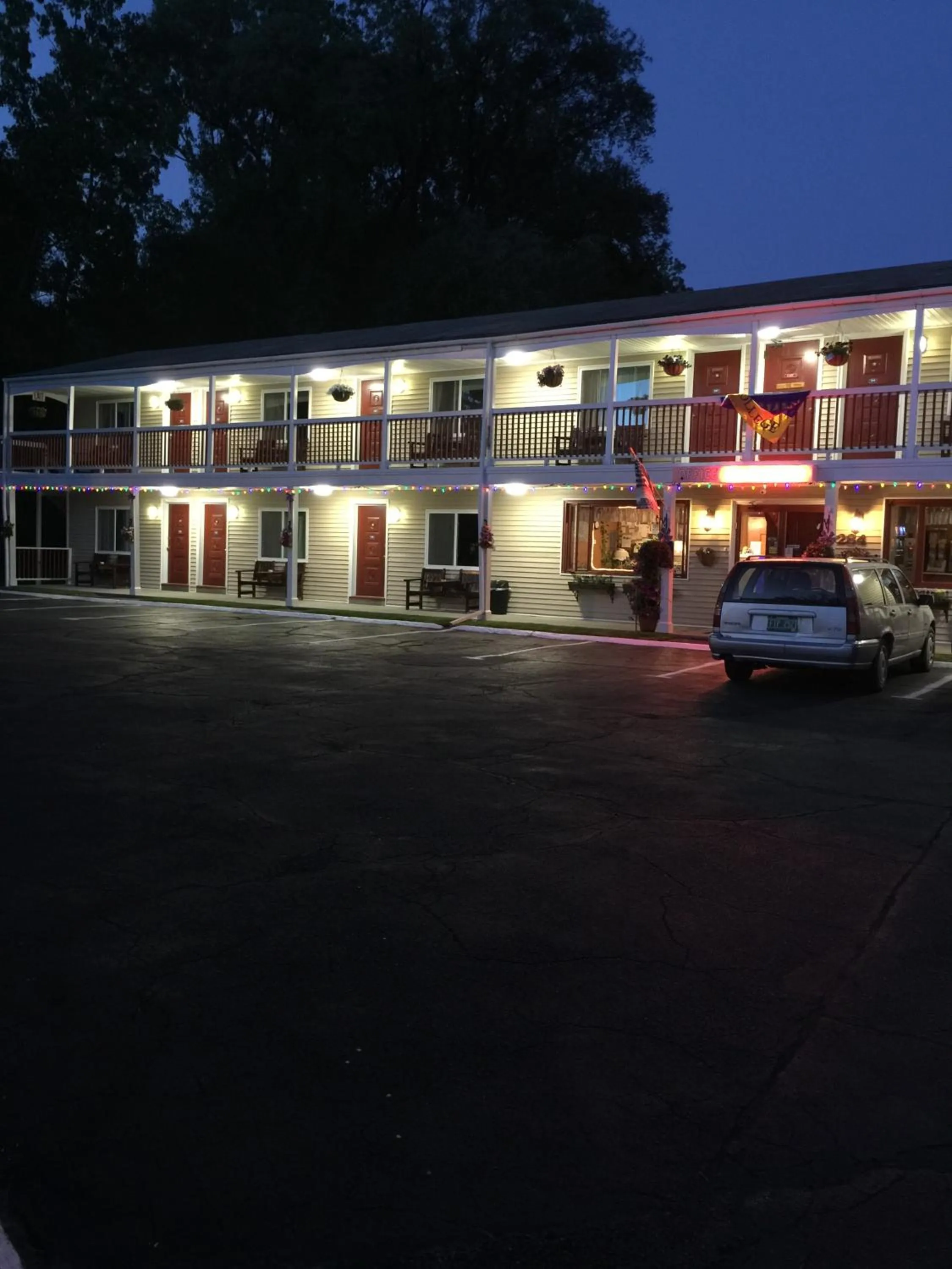 Property building in Cozy Corner Motel