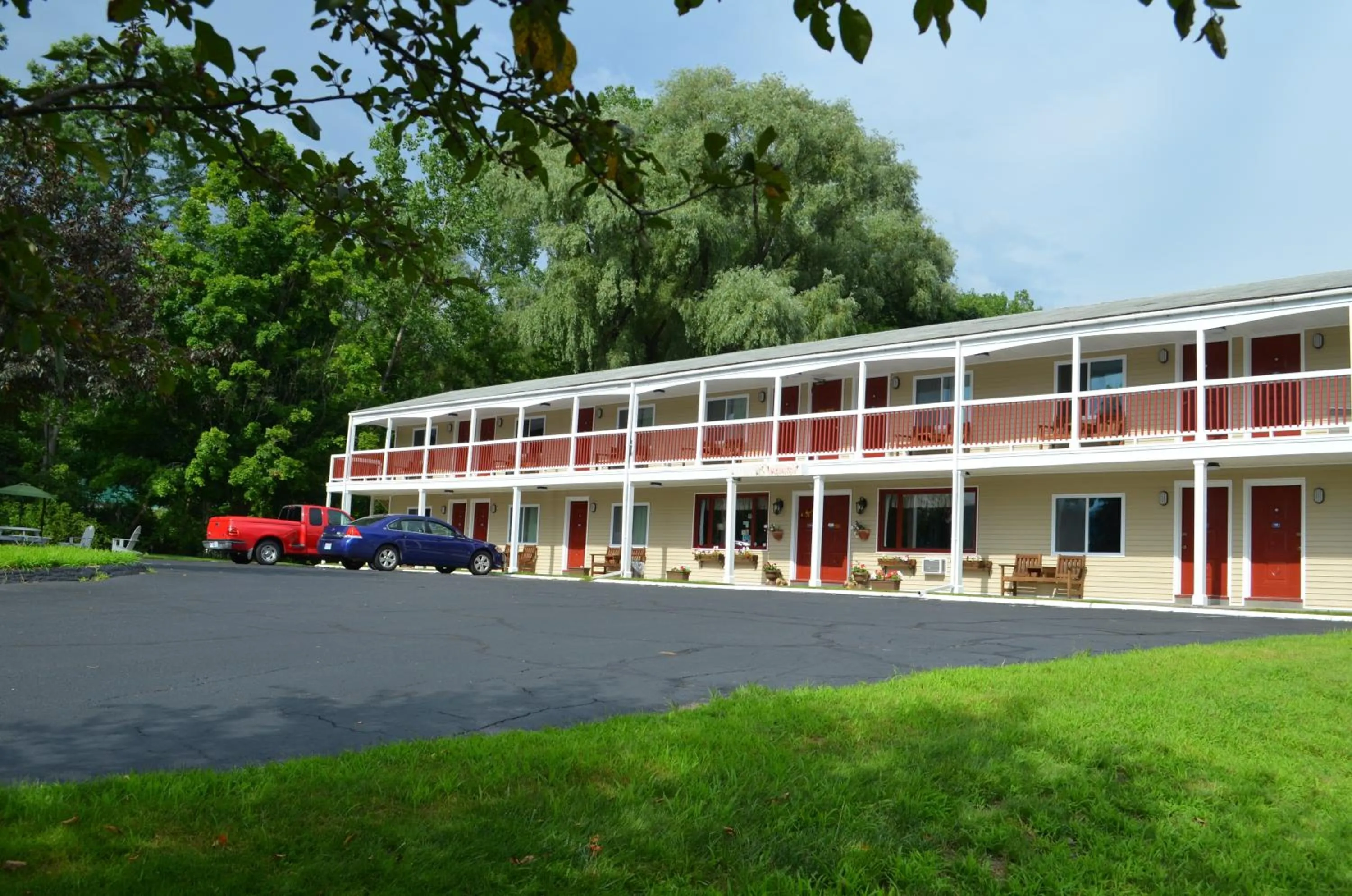 Facade/entrance in Cozy Corner Motel