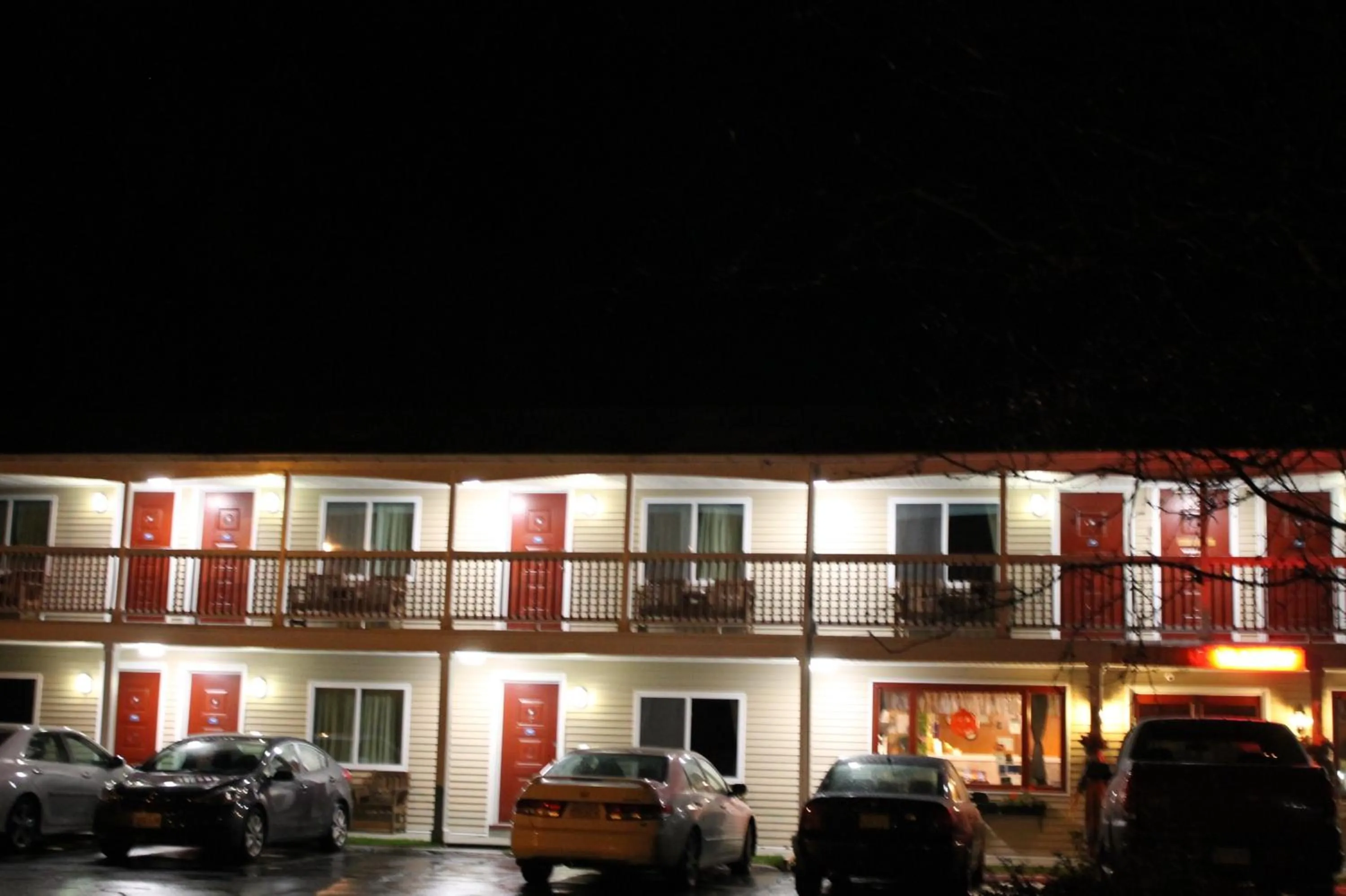 Facade/entrance in Cozy Corner Motel