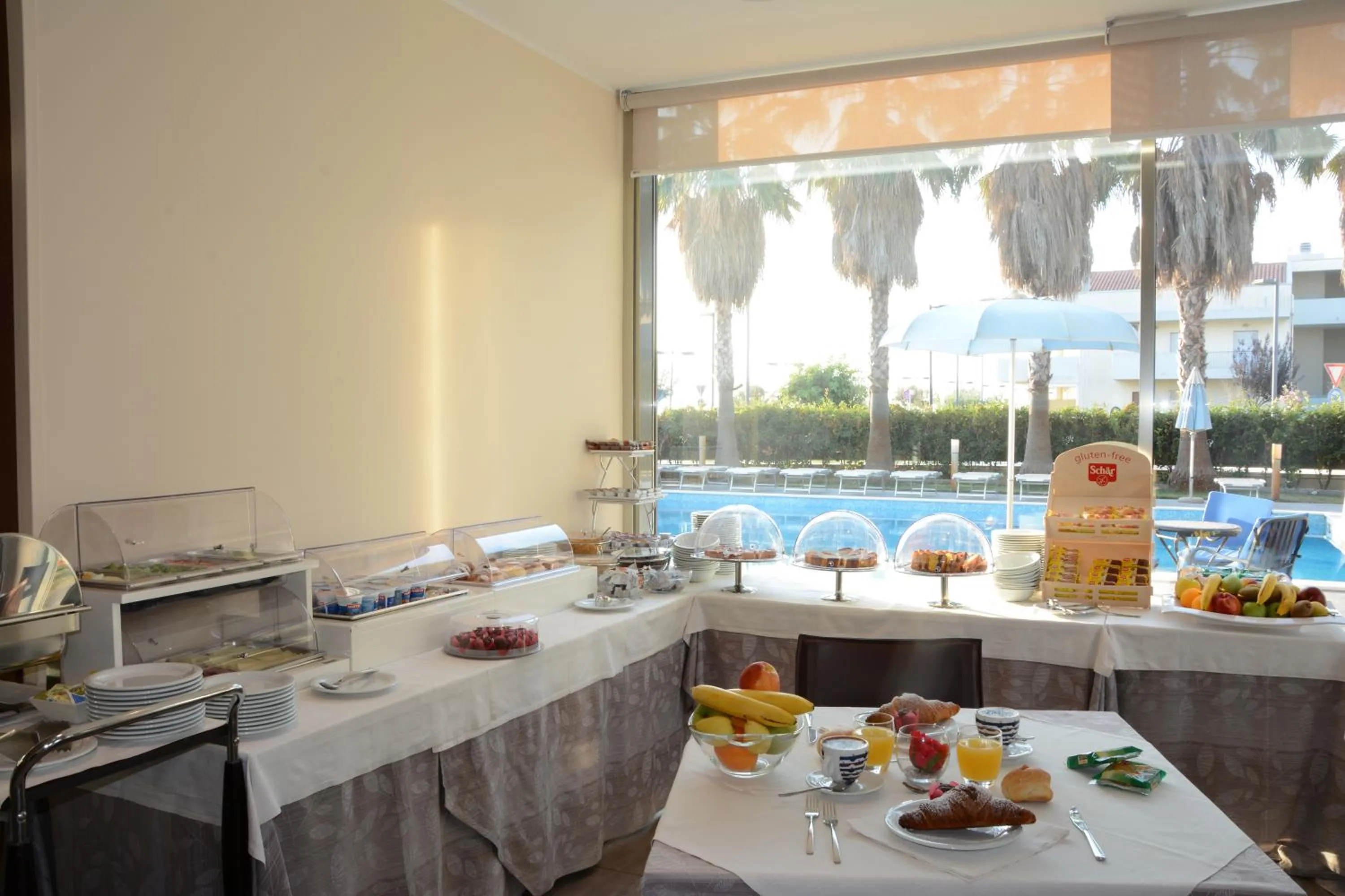 Restaurant/places to eat in Kiara Residence