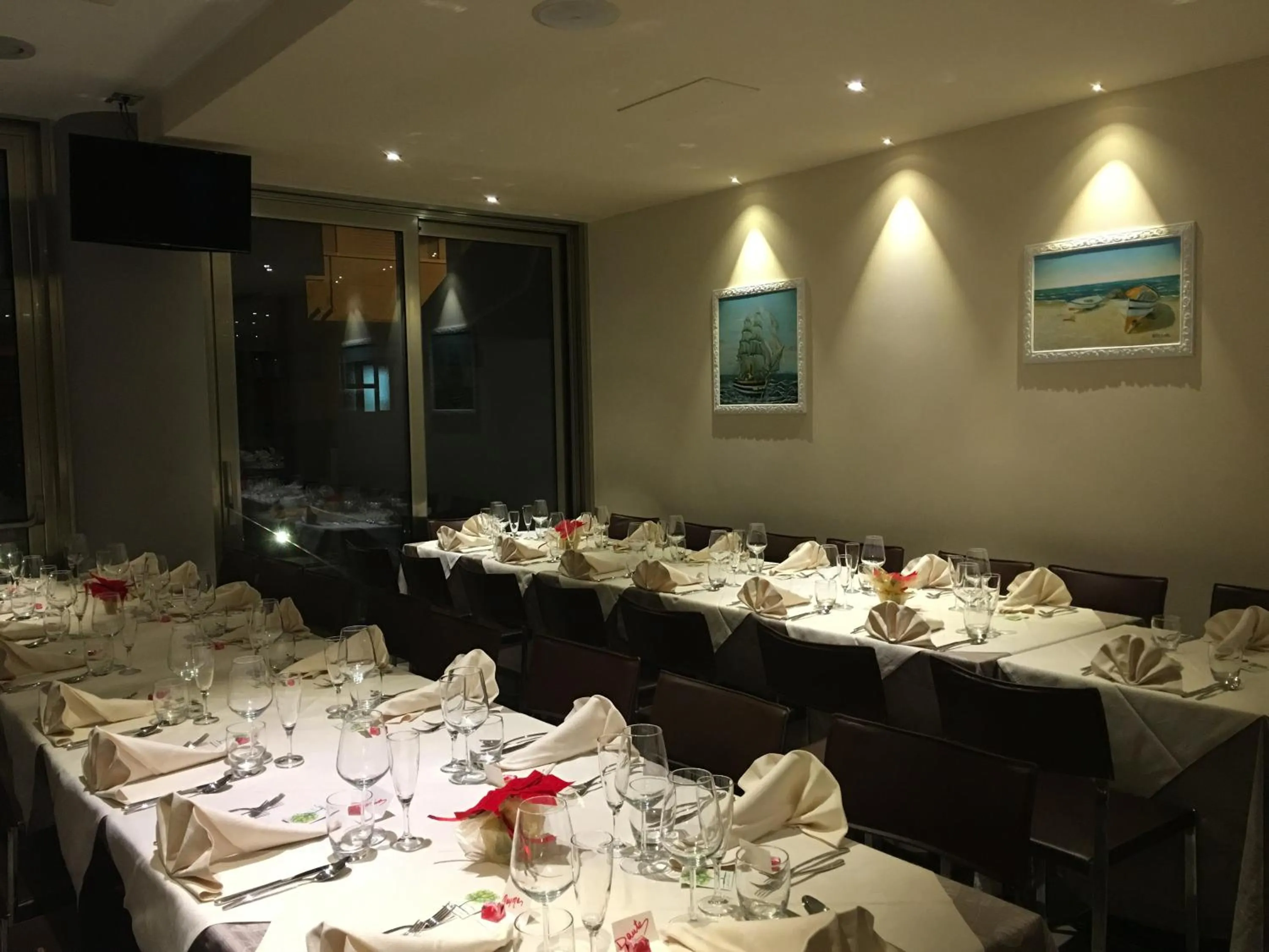 Restaurant/places to eat in Kiara Residence