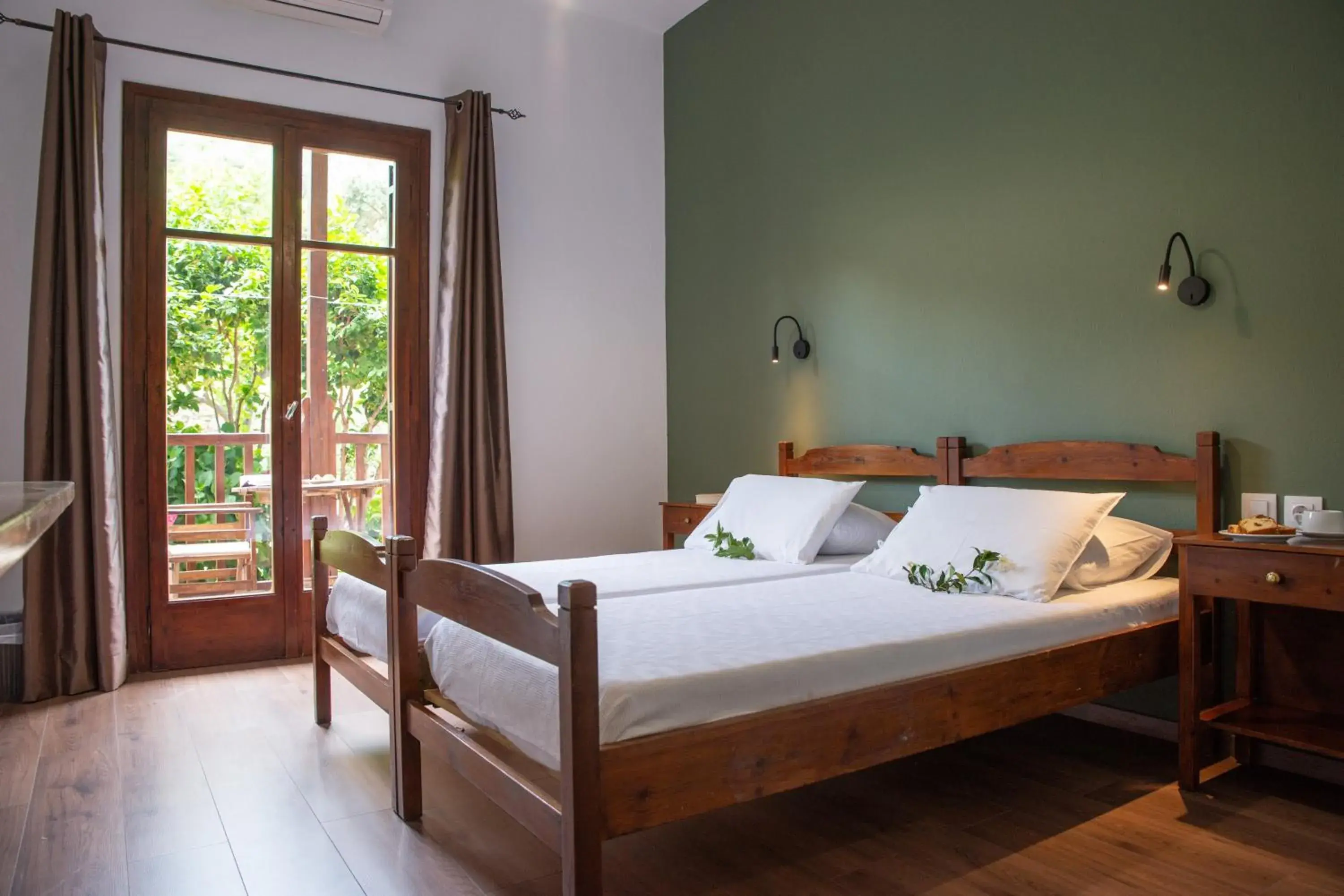 Standard Twin Room with Mountain View in Hotel Cleopatra Standard Twin Room with Mountain View in Hotel Cleopatra