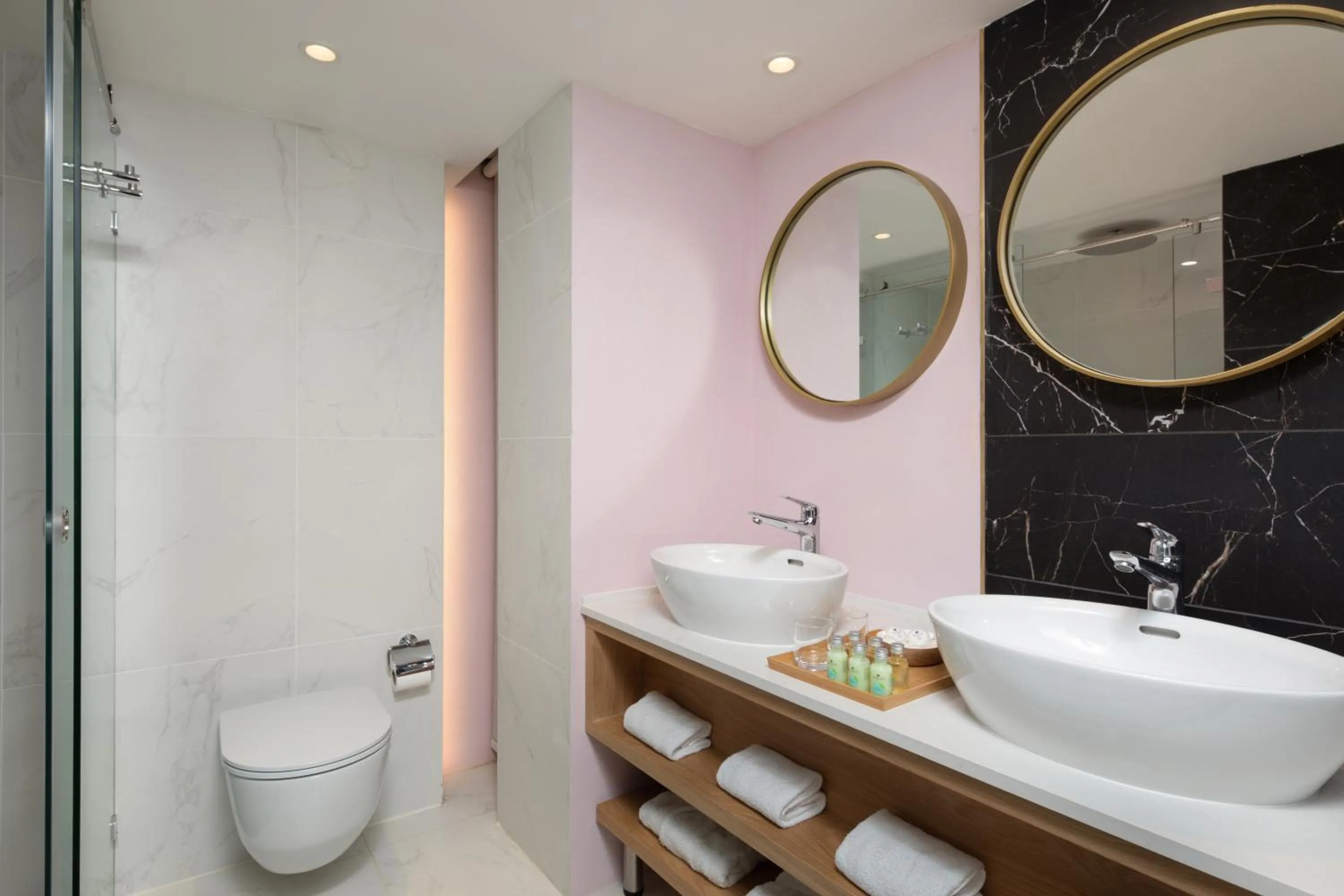 Toilet in Cassia Hotel Jerusalem