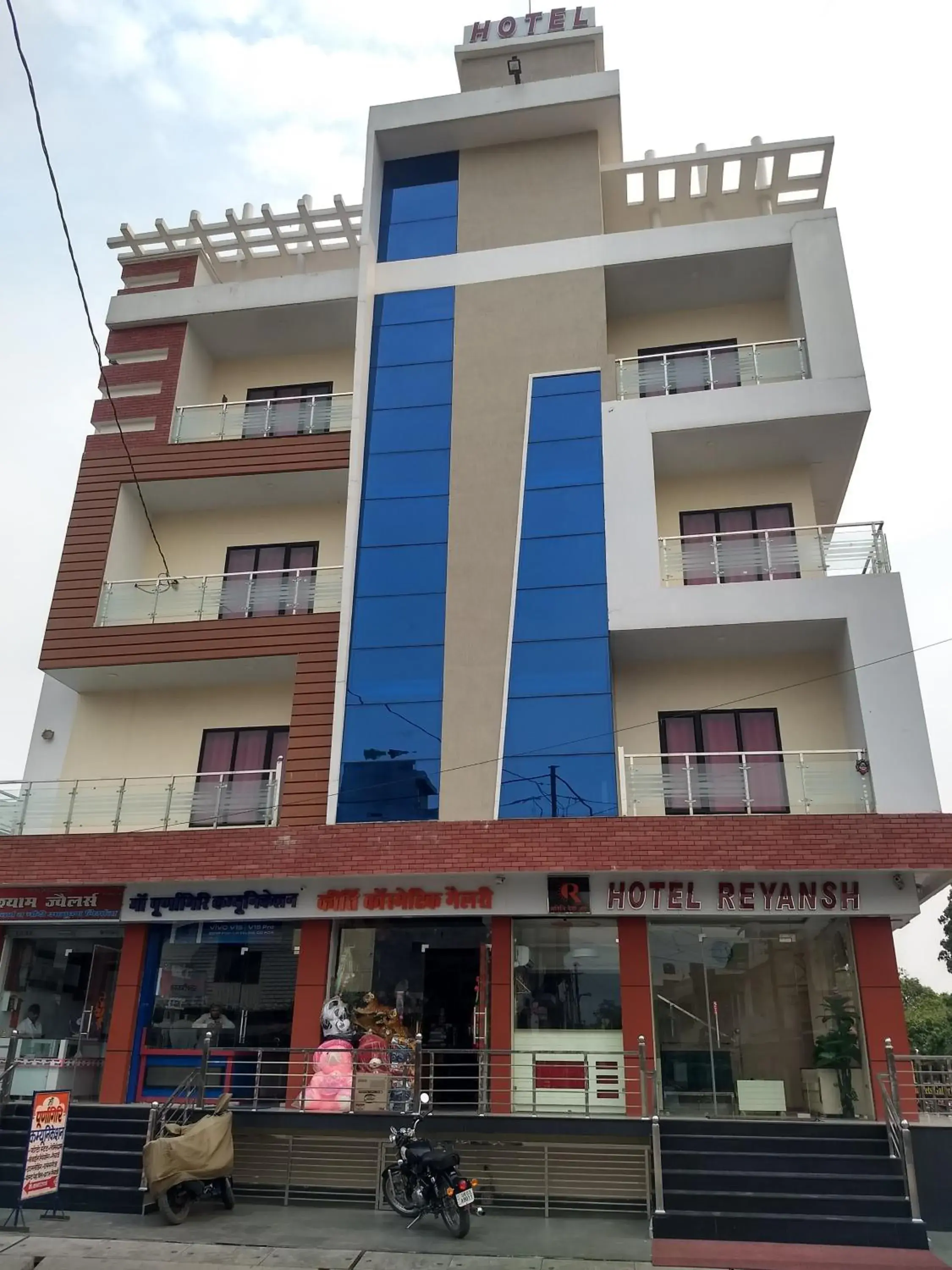 Property building in Hotel Reyansh Property building in Hotel Reyansh