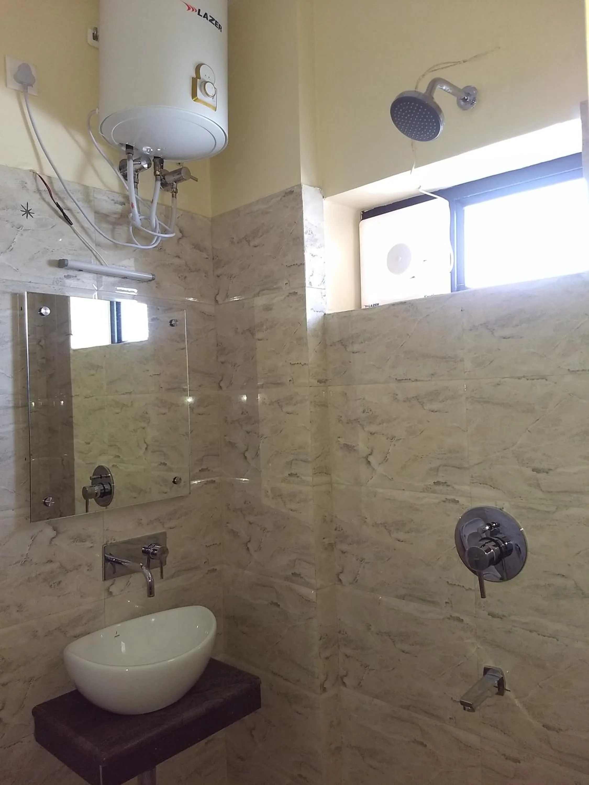 Shower in Hotel Reyansh