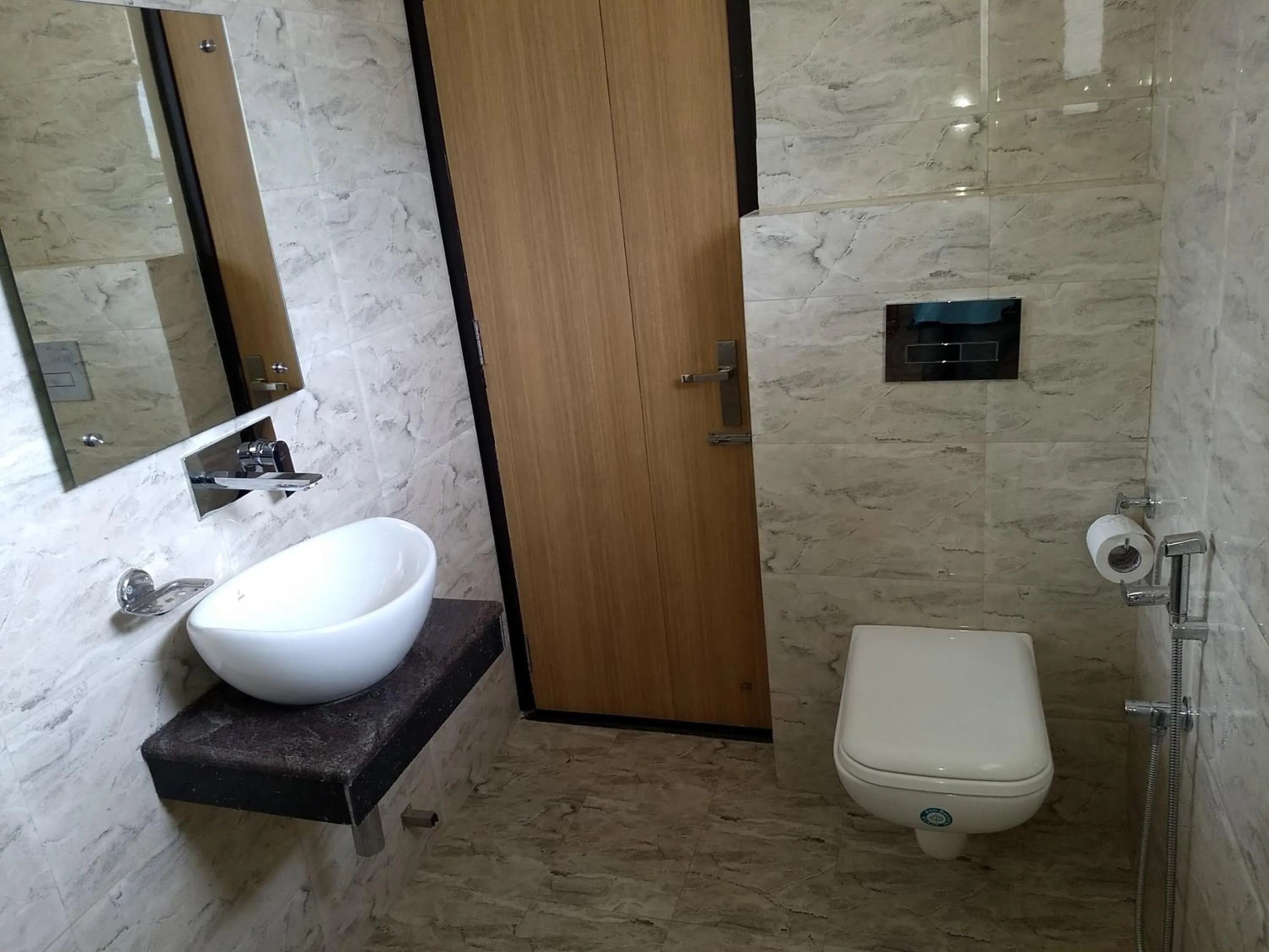 Shower in Hotel Reyansh