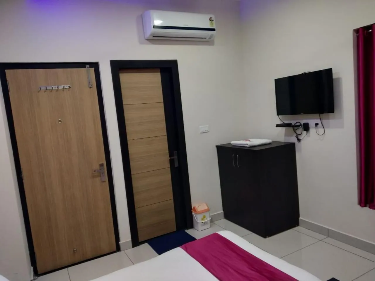 TV and multimedia in Hotel Reyansh