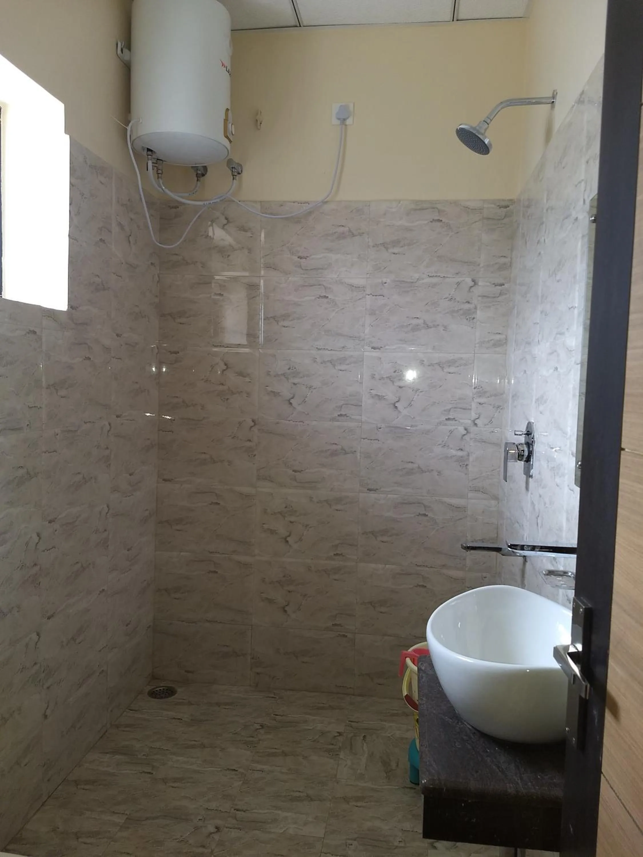 Shower in Hotel Reyansh