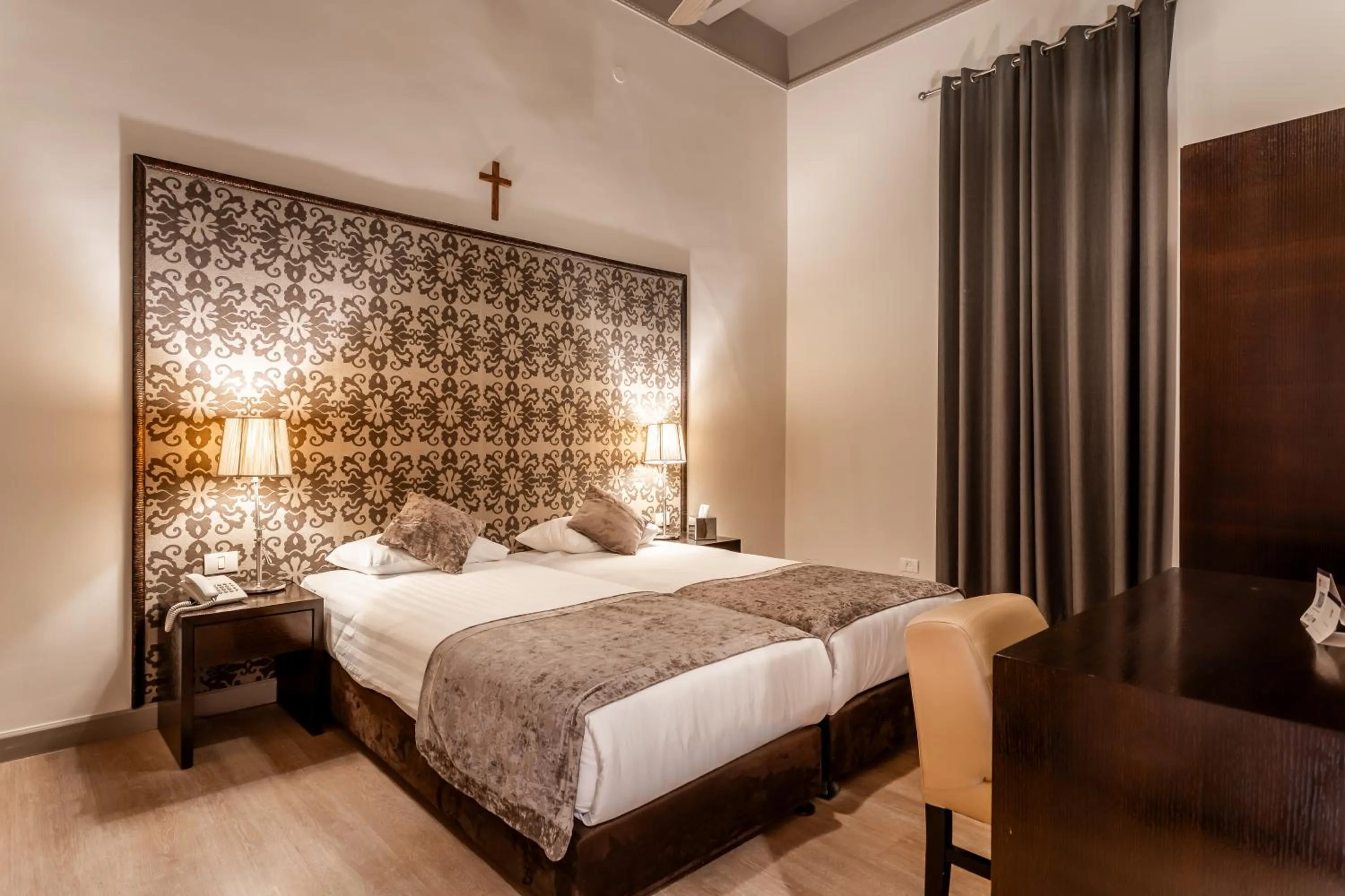 Photo of the whole room, Bed in Notre Dame of Jerusalem Center