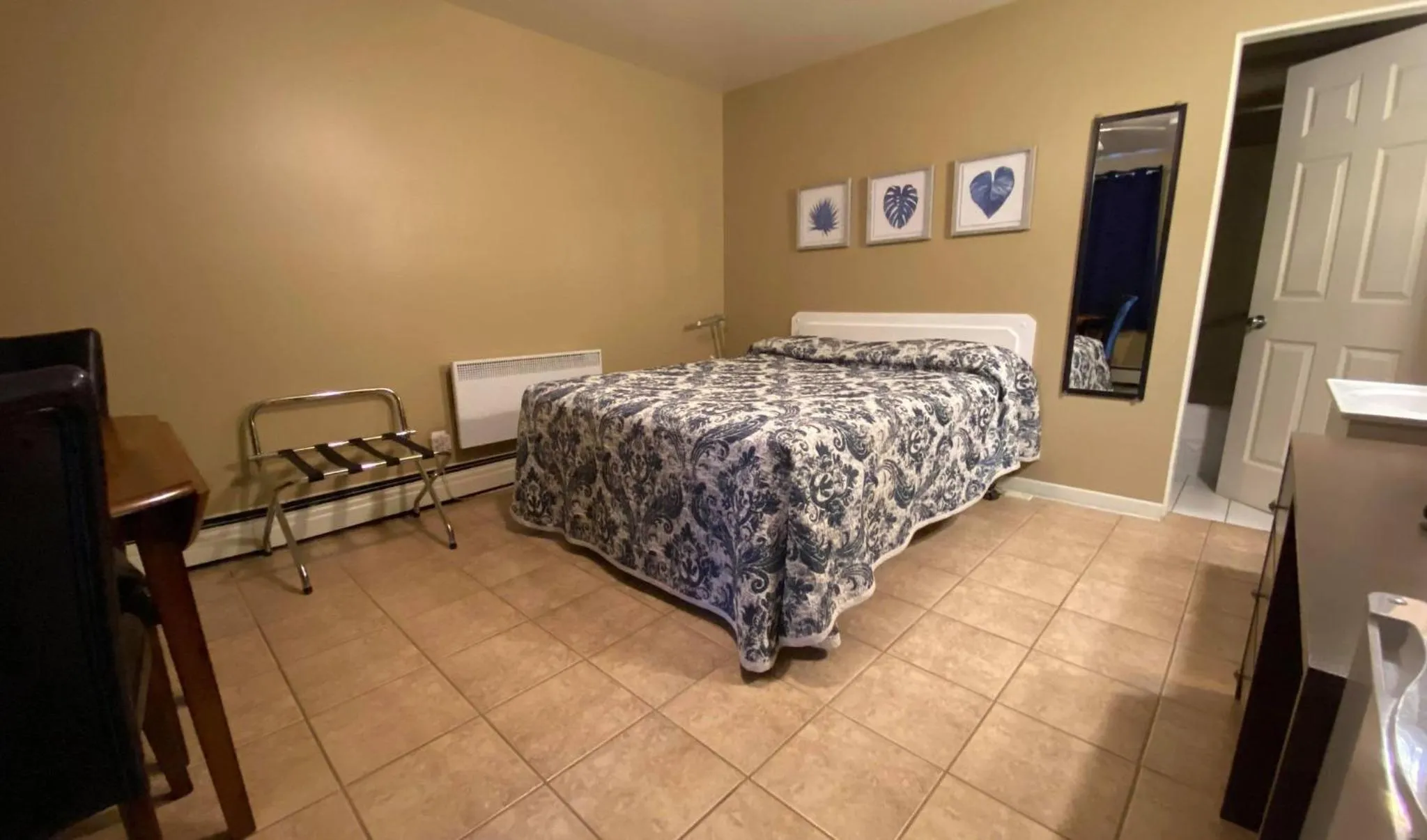 Bed in Motel Exquise