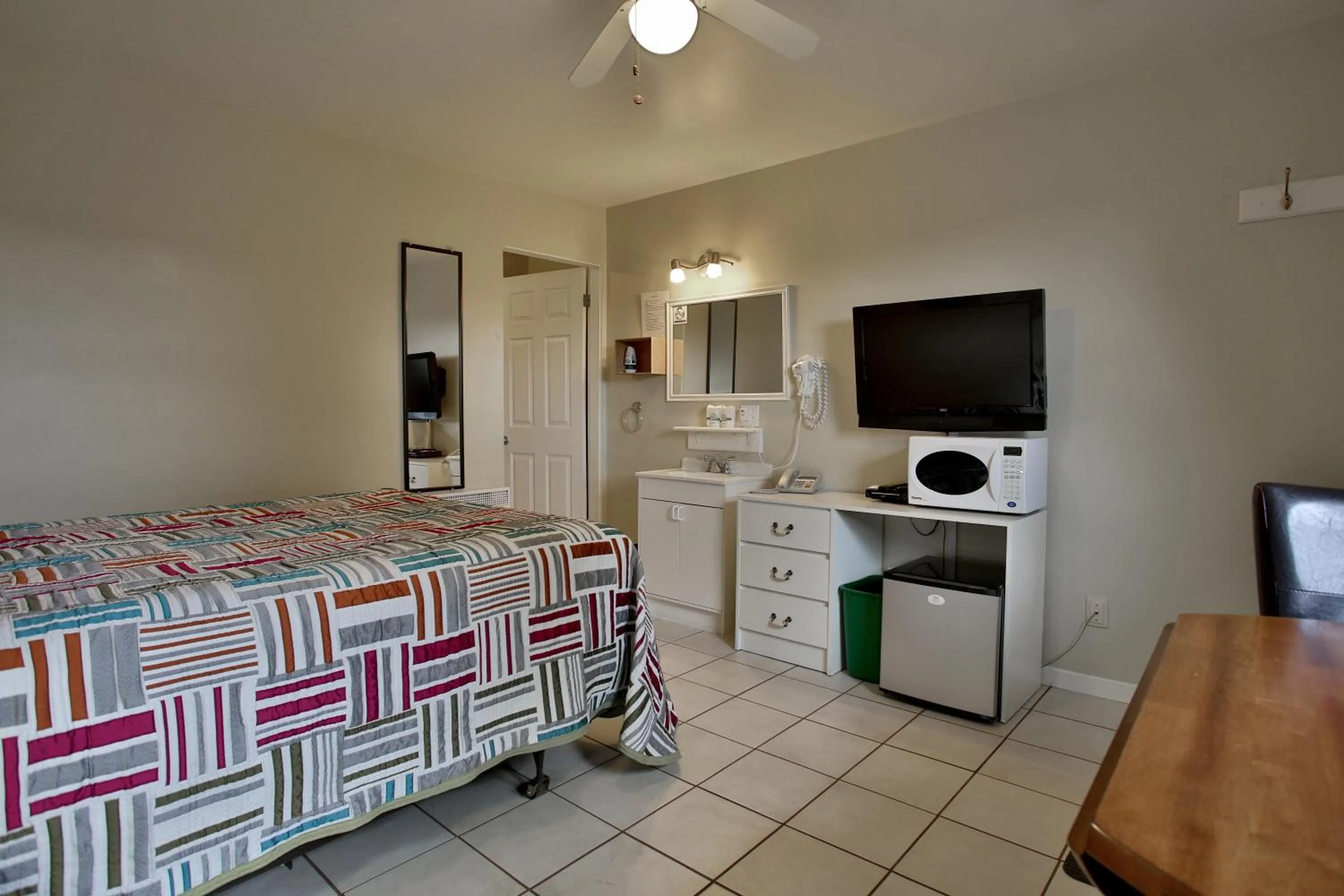 Bed in Motel Exquise