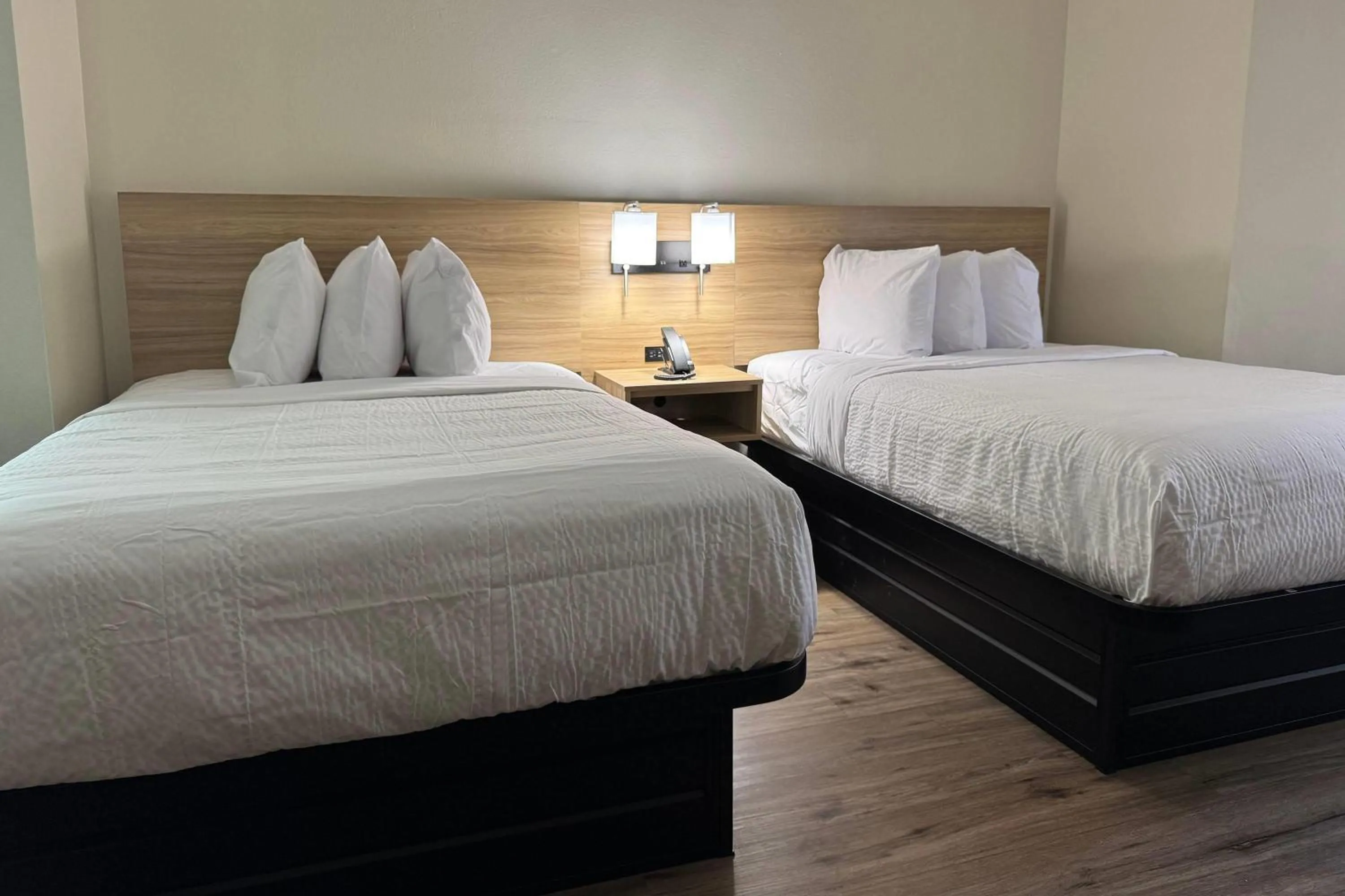 Photo of the whole room, Bed in Days Inn by Wyndham McDonough