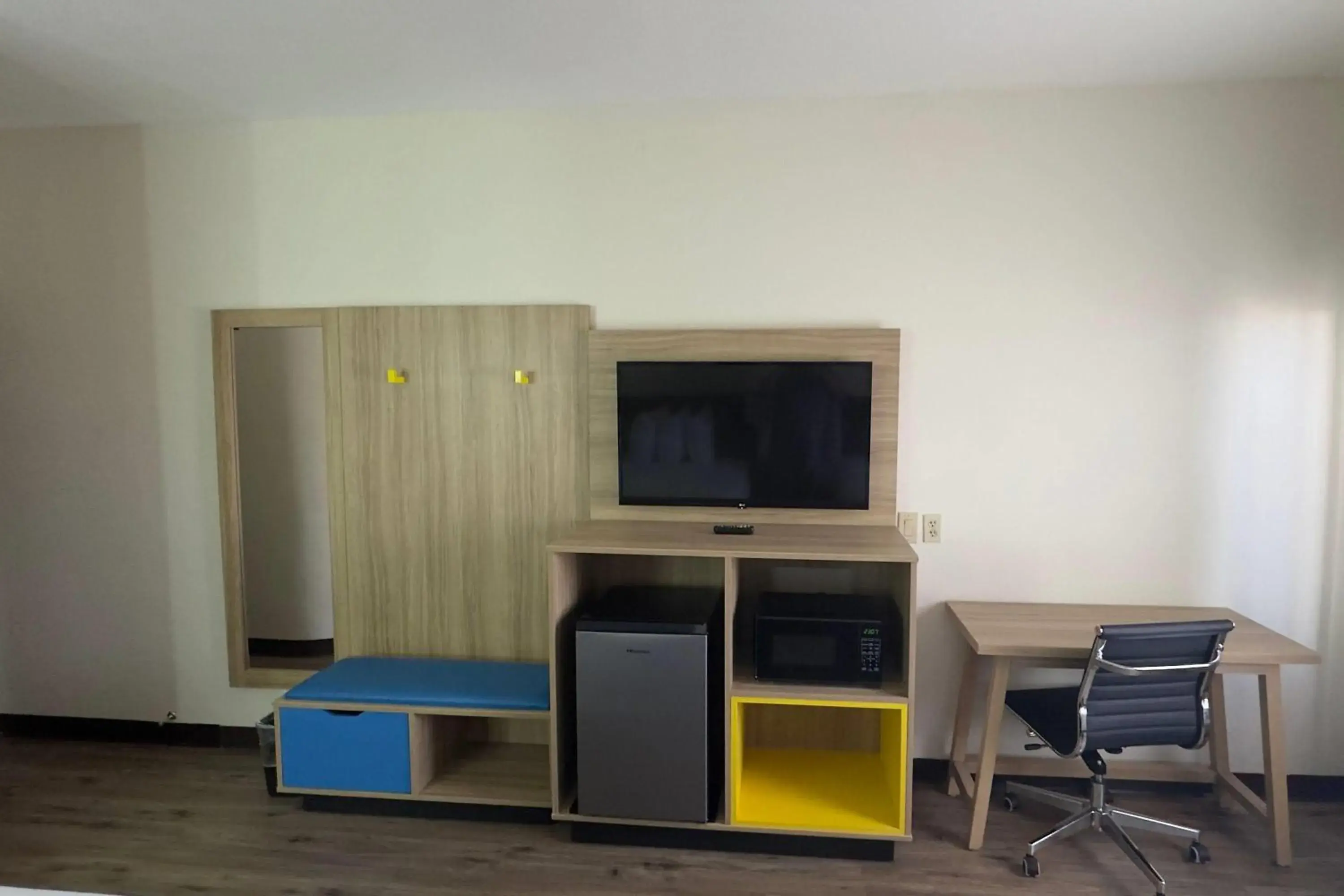 Photo of the whole room in Days Inn by Wyndham McDonough Photo of the whole room in Days Inn by Wyndham McDonough