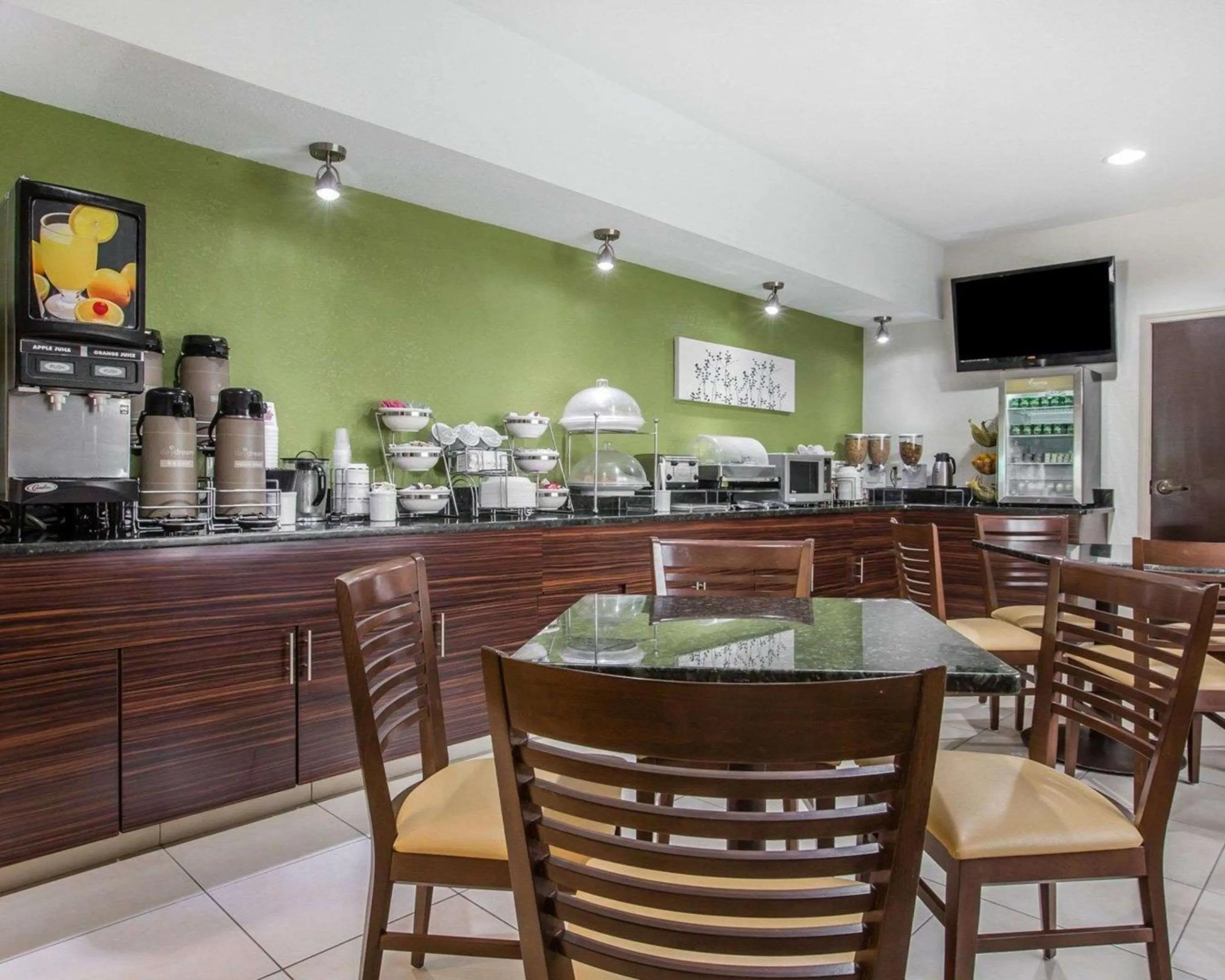 Restaurant/places to eat in Sleep Inn McDonough South