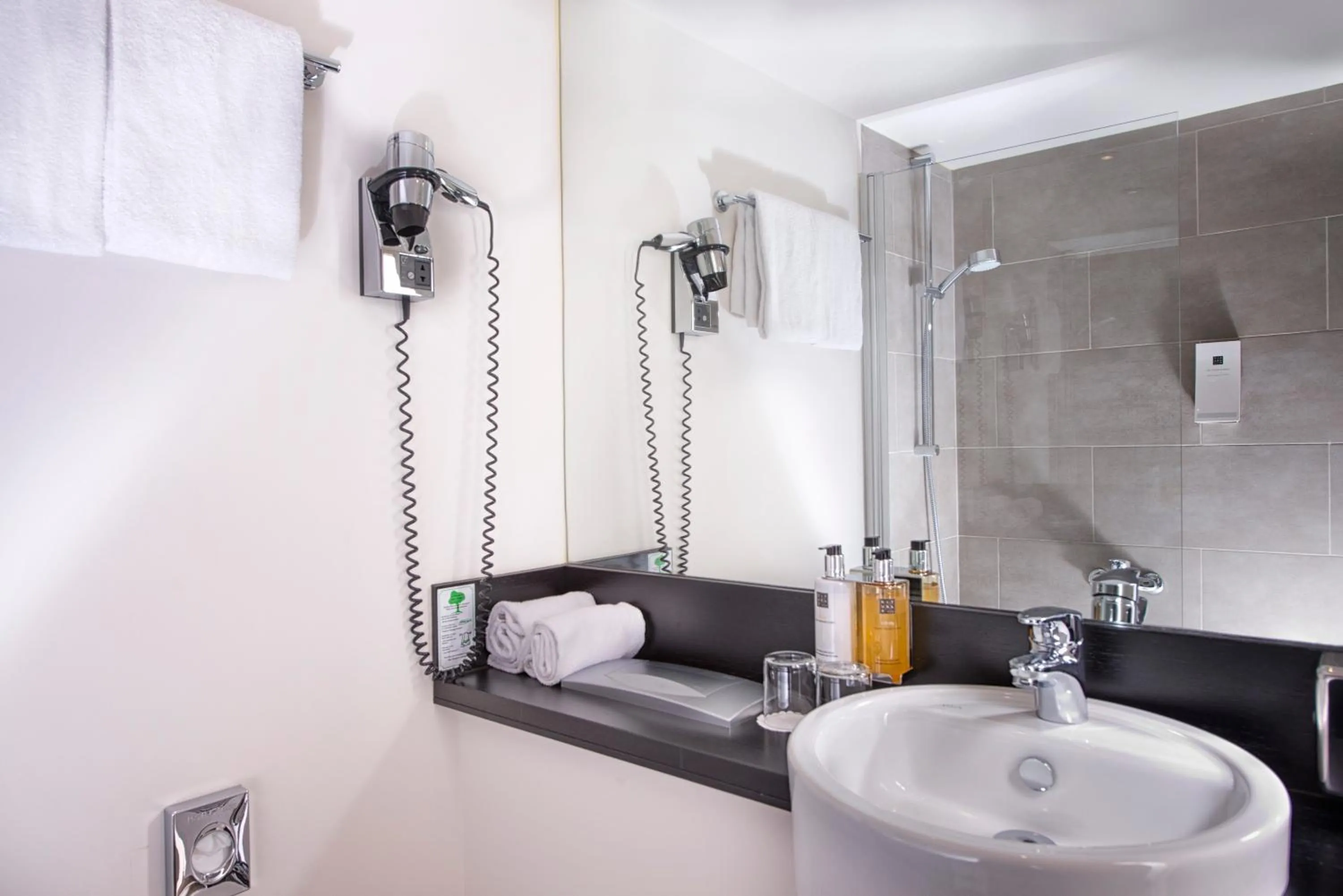 Bathroom in Wyndham Stuttgart Airport Messe