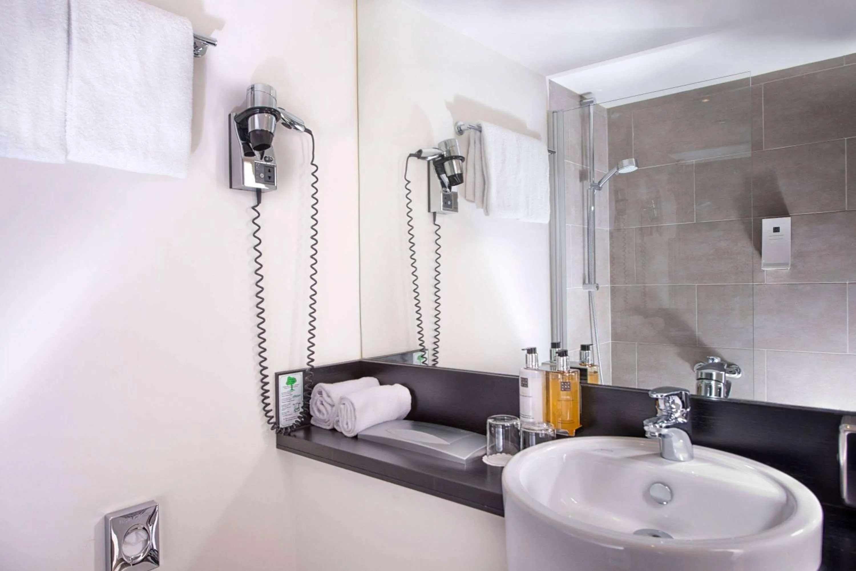 TV and multimedia in Wyndham Stuttgart Airport Messe