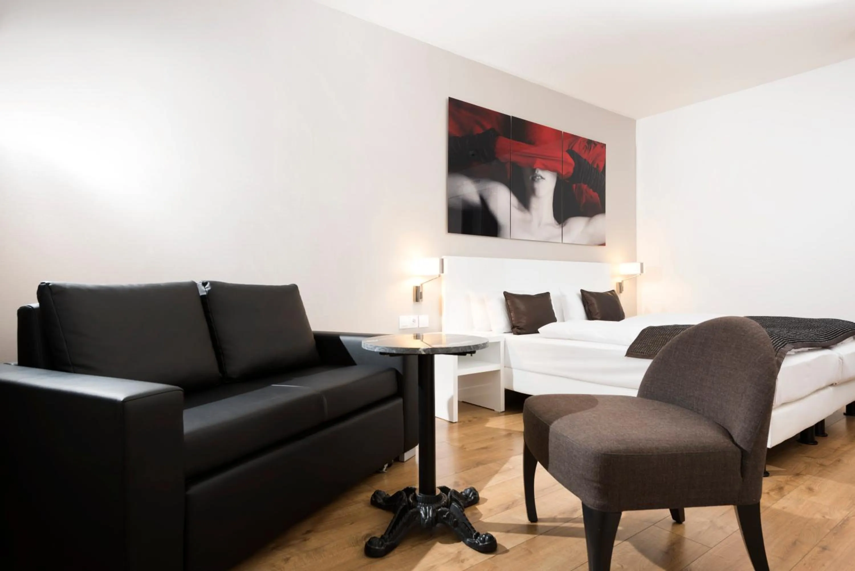 Photo of the whole room, Bed in Wyndham Stuttgart Airport Messe