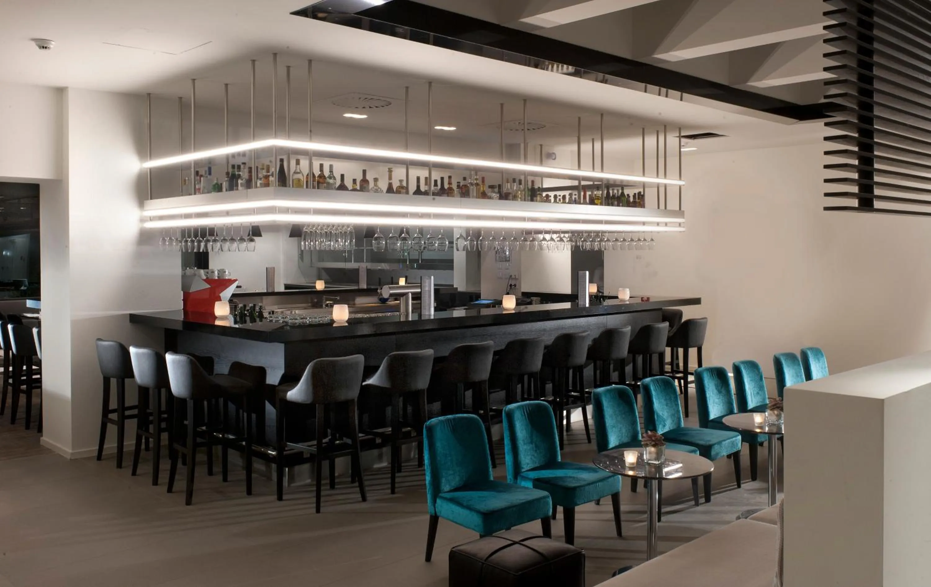 Lounge or bar in Wyndham Stuttgart Airport Messe