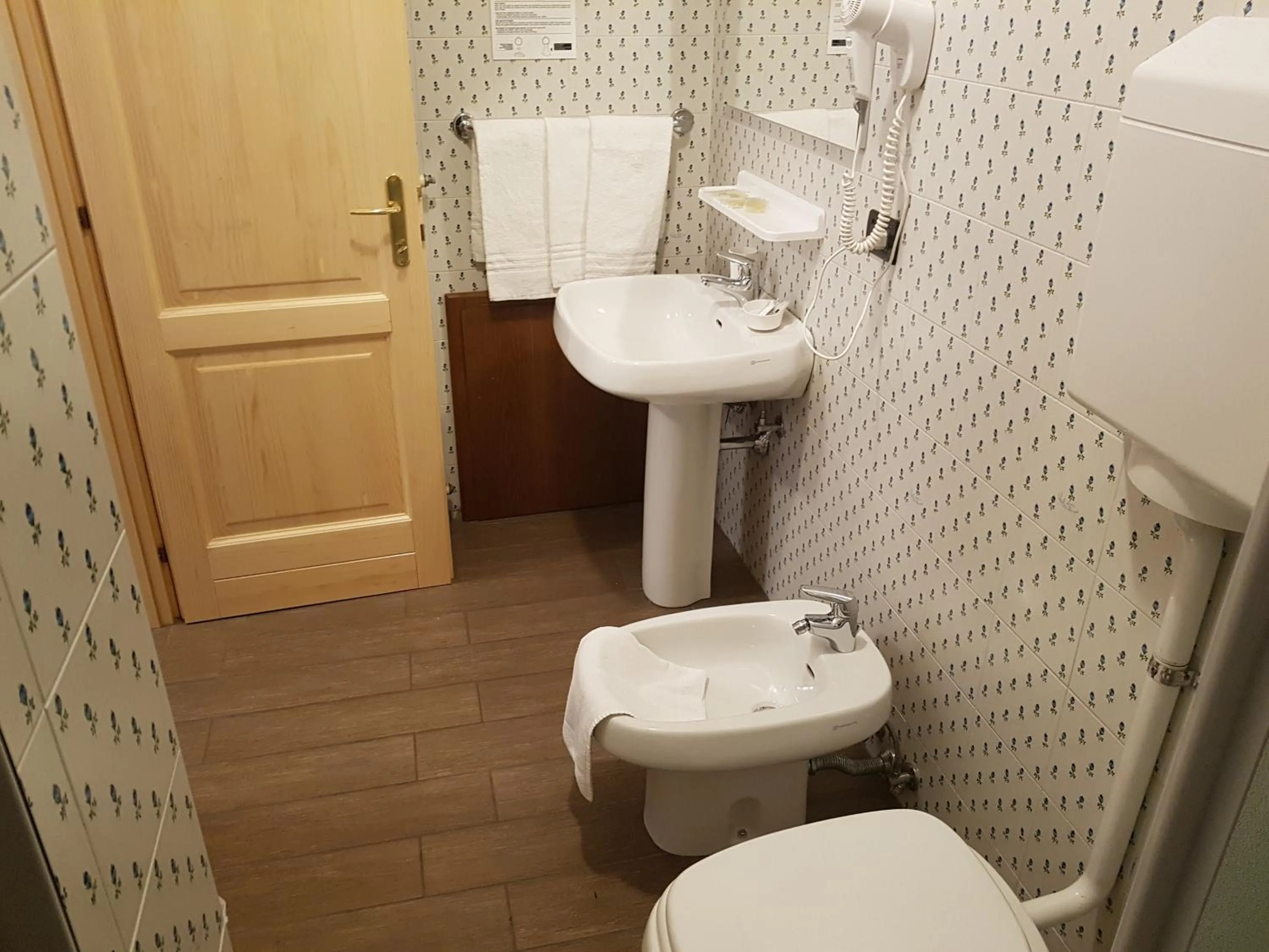 Bathroom in Hotel Raibl e Appartamenti