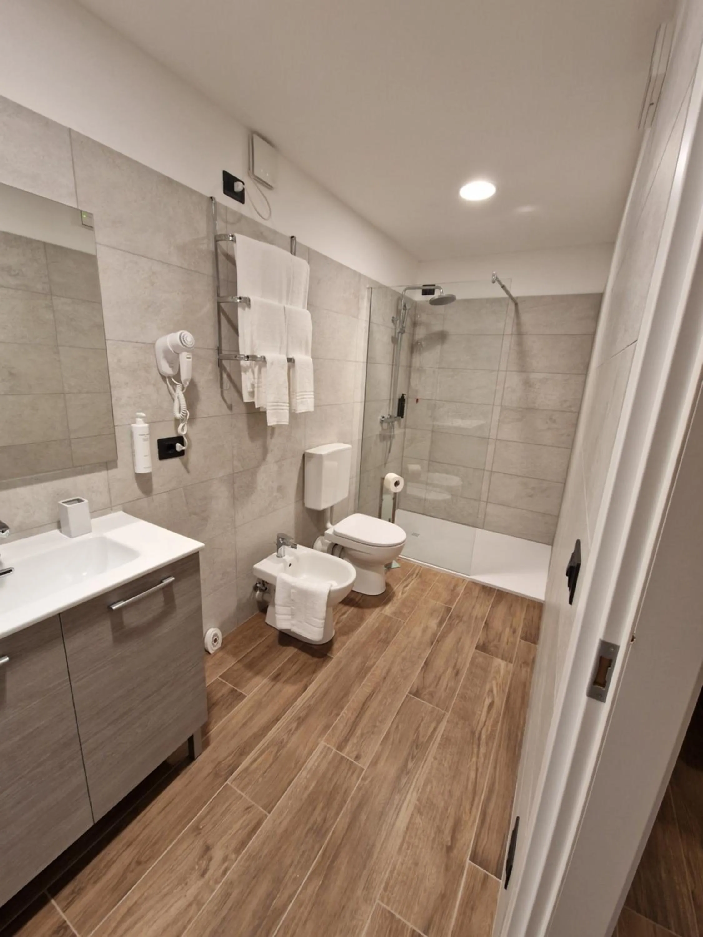 Bathroom in Hotel Raibl e Appartamenti