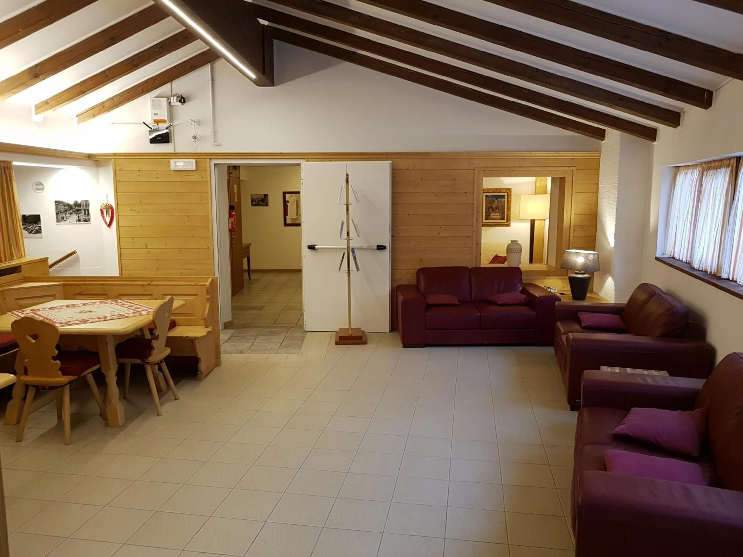 Communal lounge/ TV room in Hotel Raibl e Appartamenti