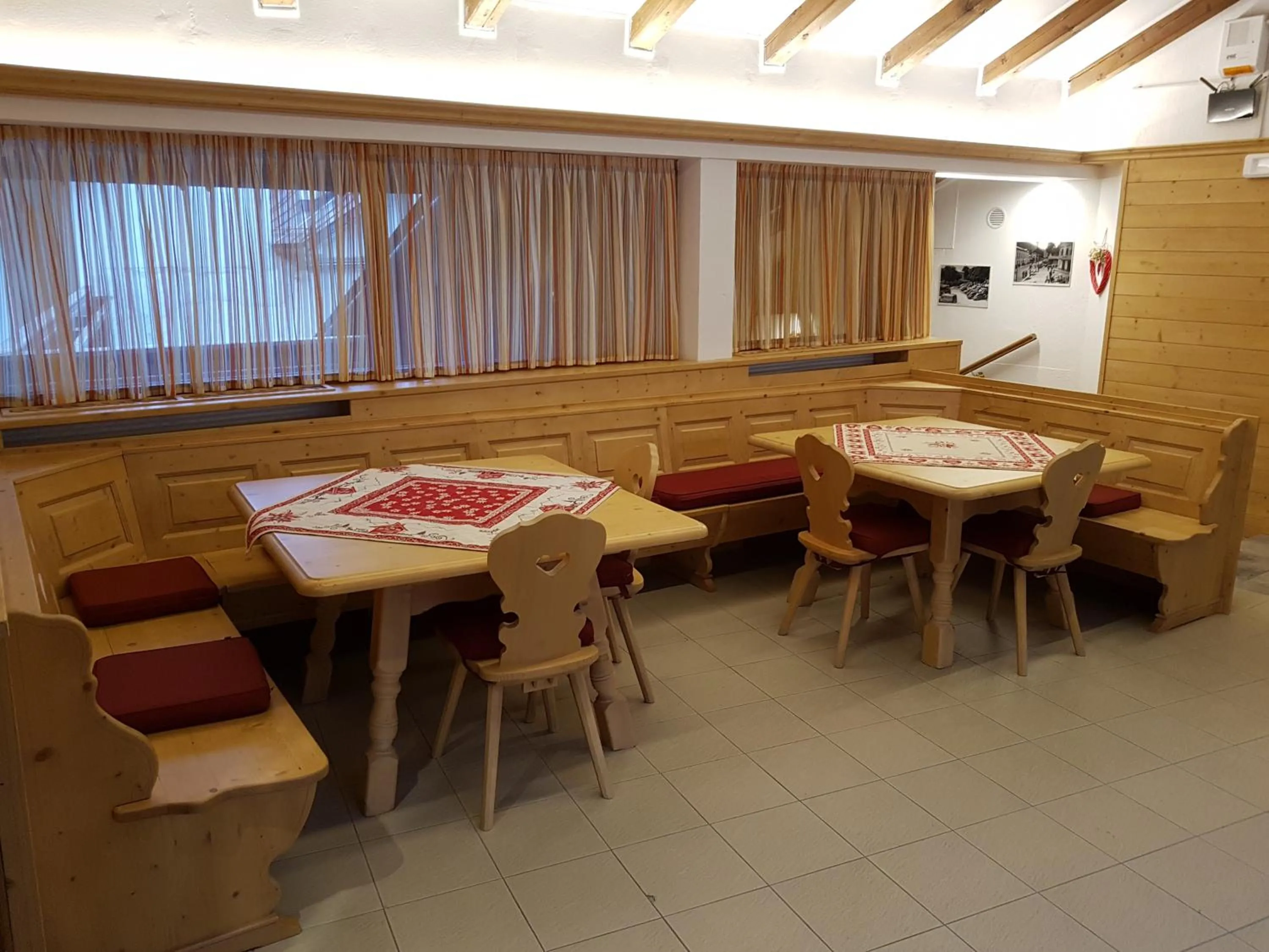 Communal lounge/ TV room in Hotel Raibl e Appartamenti
