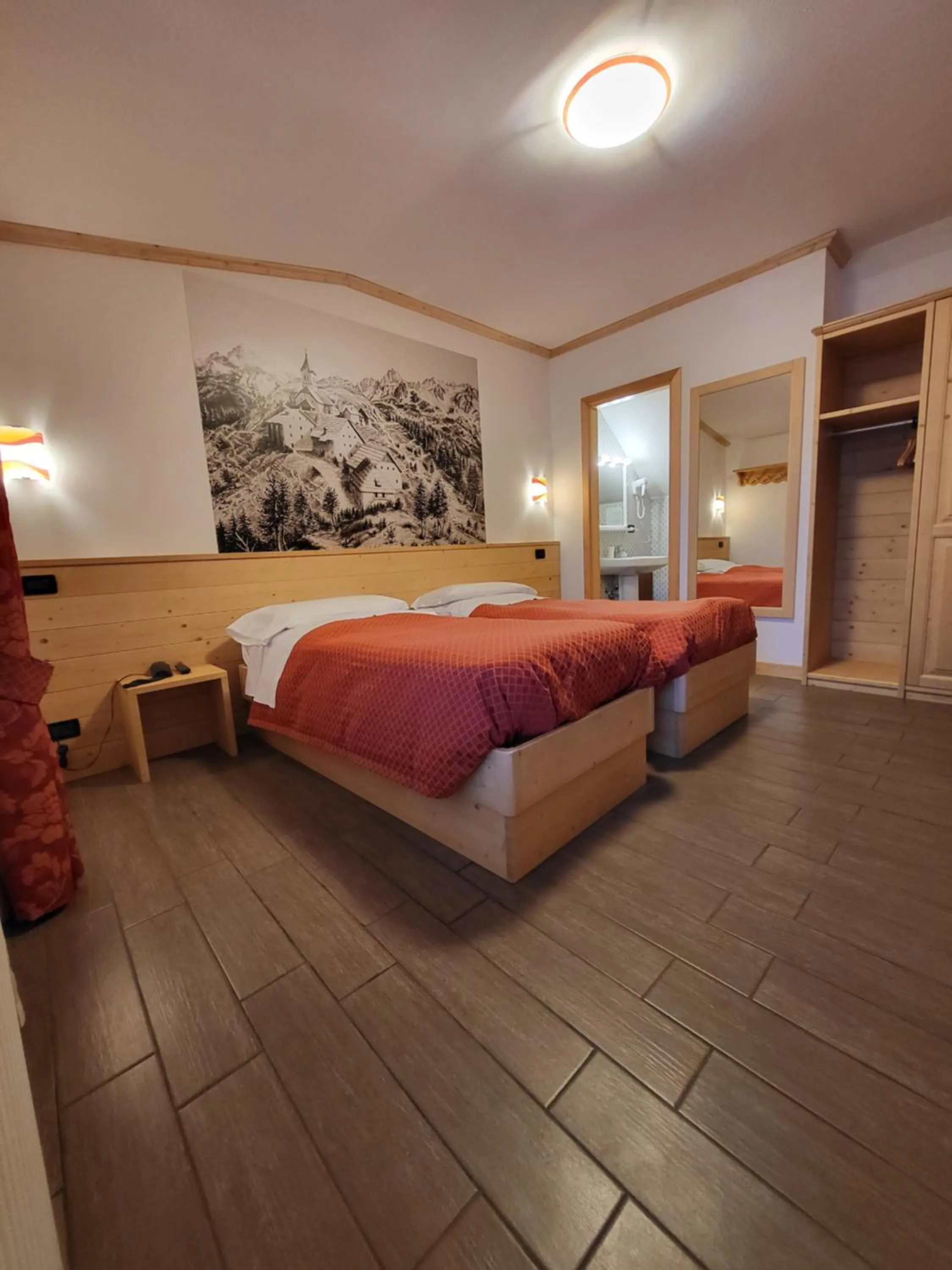 Bedroom, Bed in Hotel Raibl e Appartamenti