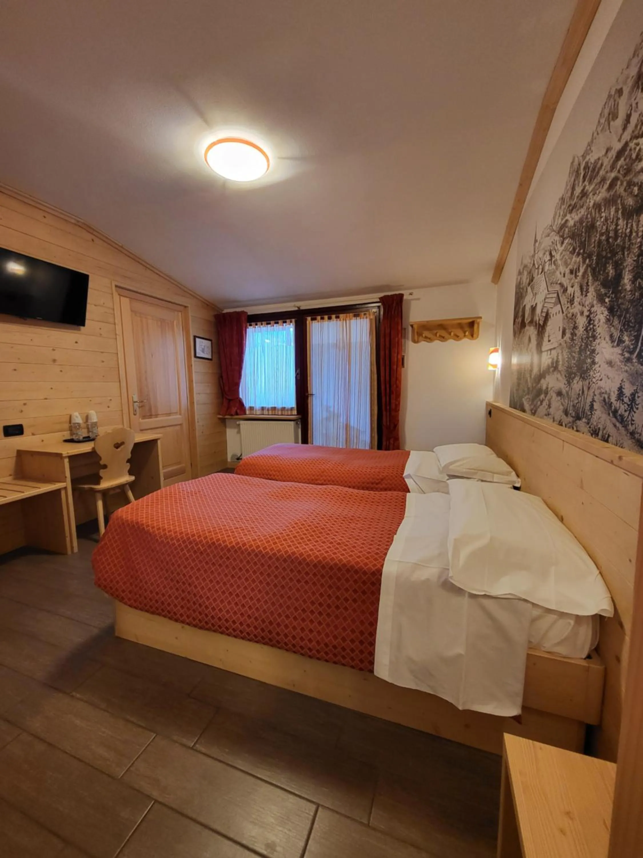 Bedroom, Bed in Hotel Raibl e Appartamenti