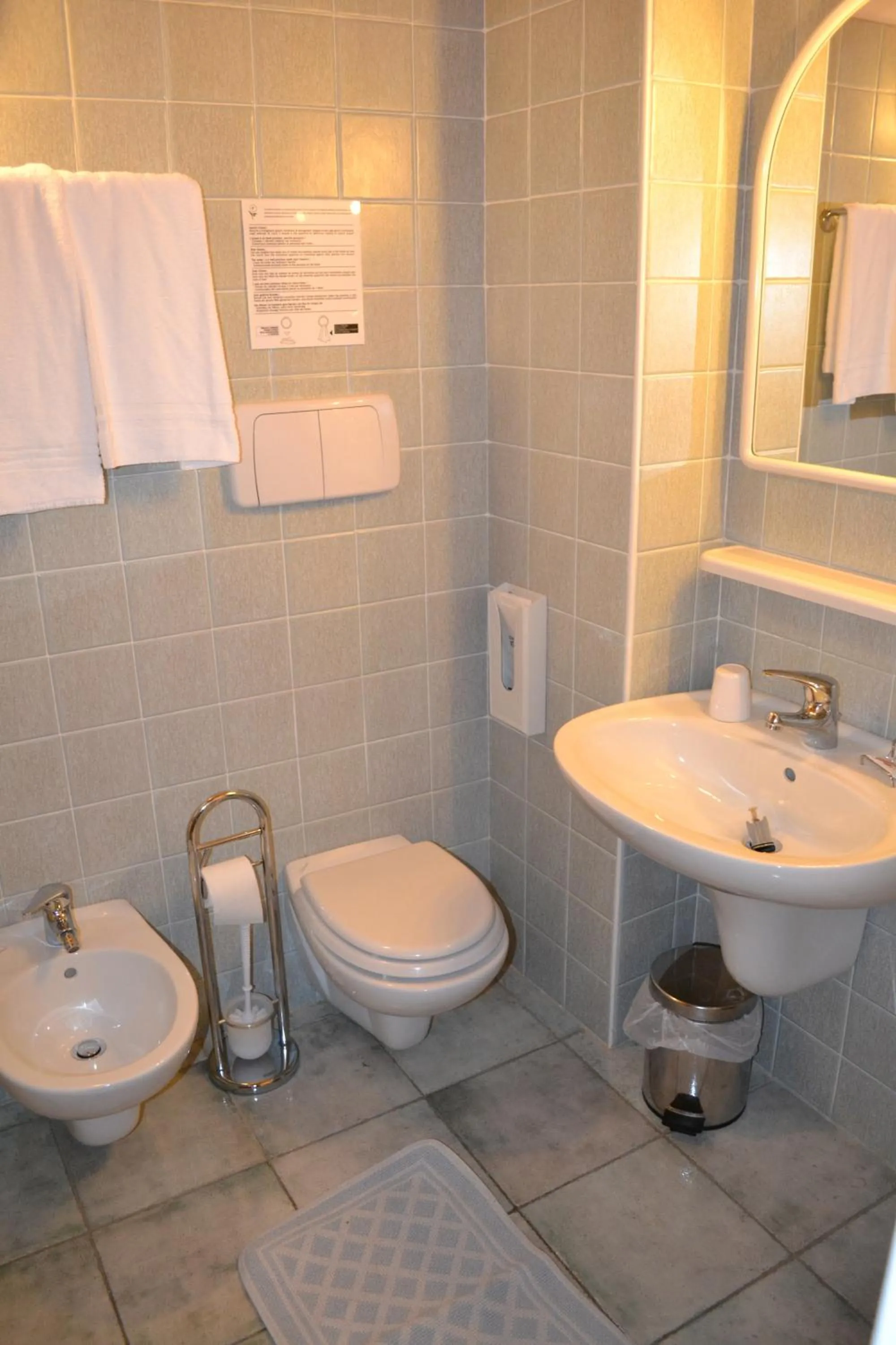 Bathroom in Hotel Raibl e Appartamenti