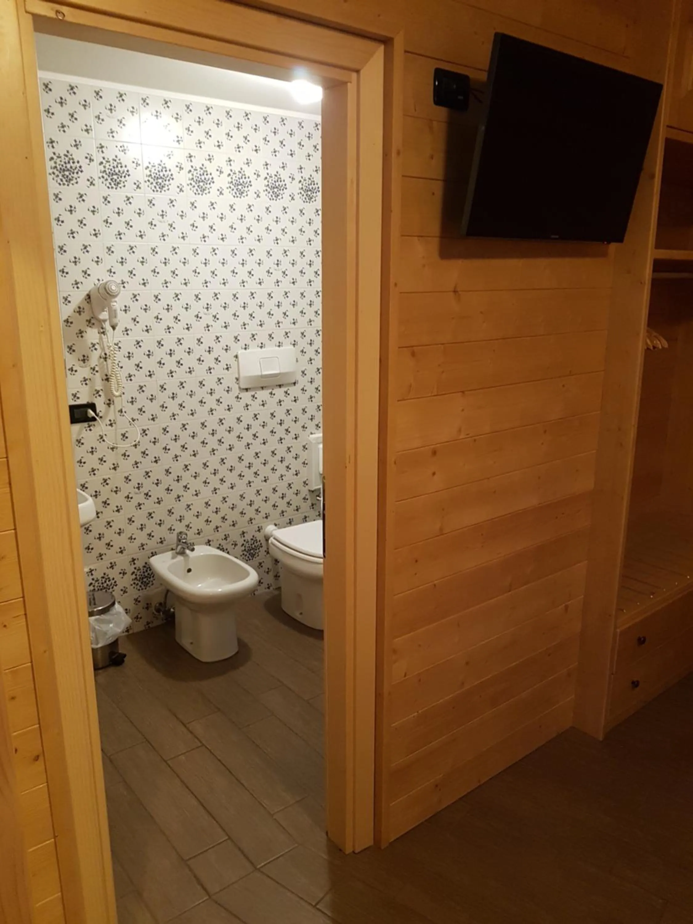 Bathroom in Hotel Raibl e Appartamenti