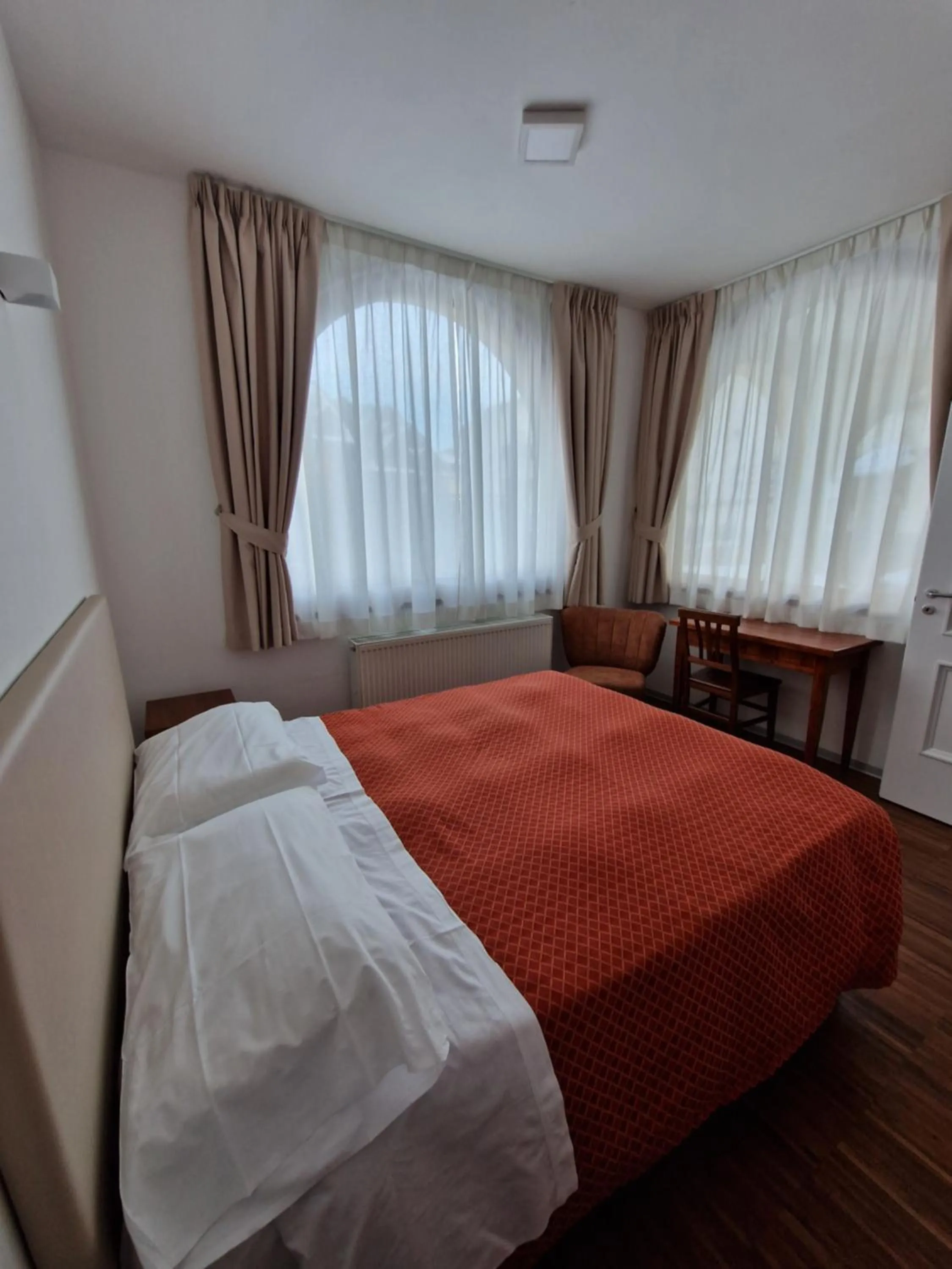 Bedroom, Bed in Hotel Raibl e Appartamenti