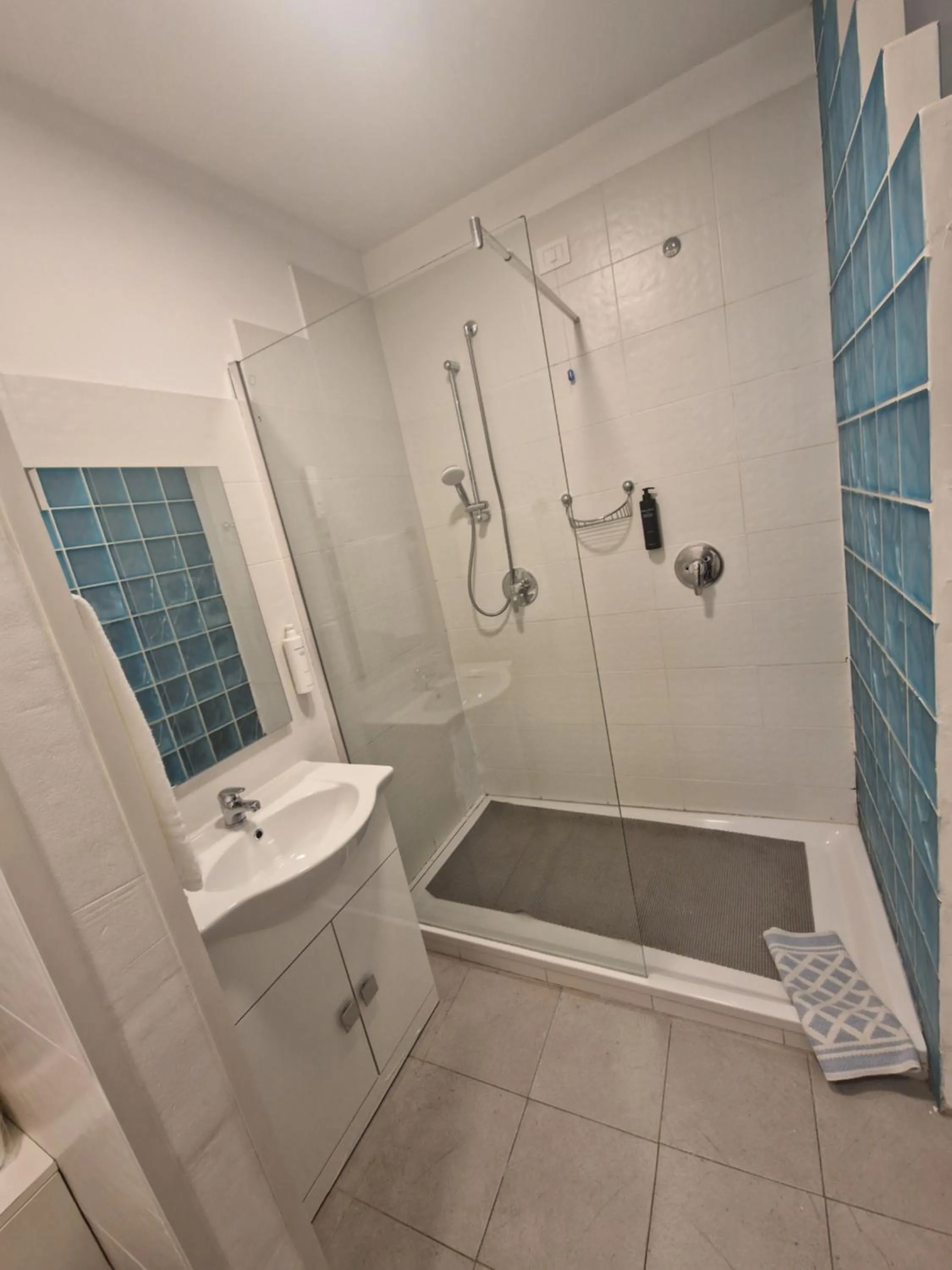 Bathroom in Hotel Raibl e Appartamenti