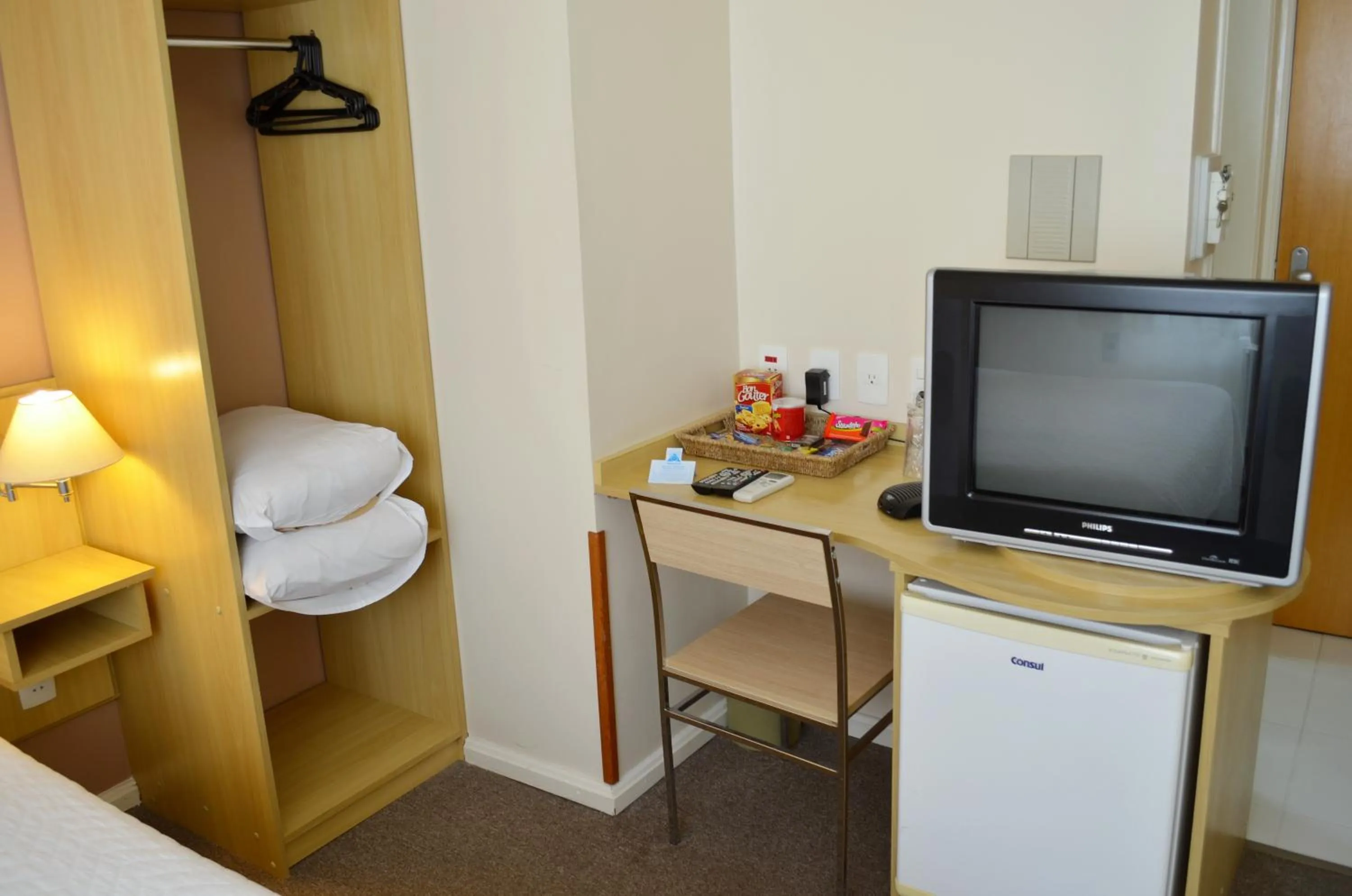 Communal lounge/ TV room, Bed in Hotel Atlantico Rio Grande