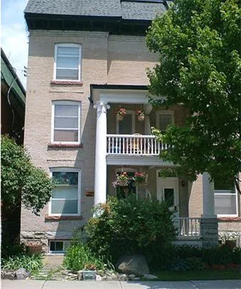 Australis Guest House