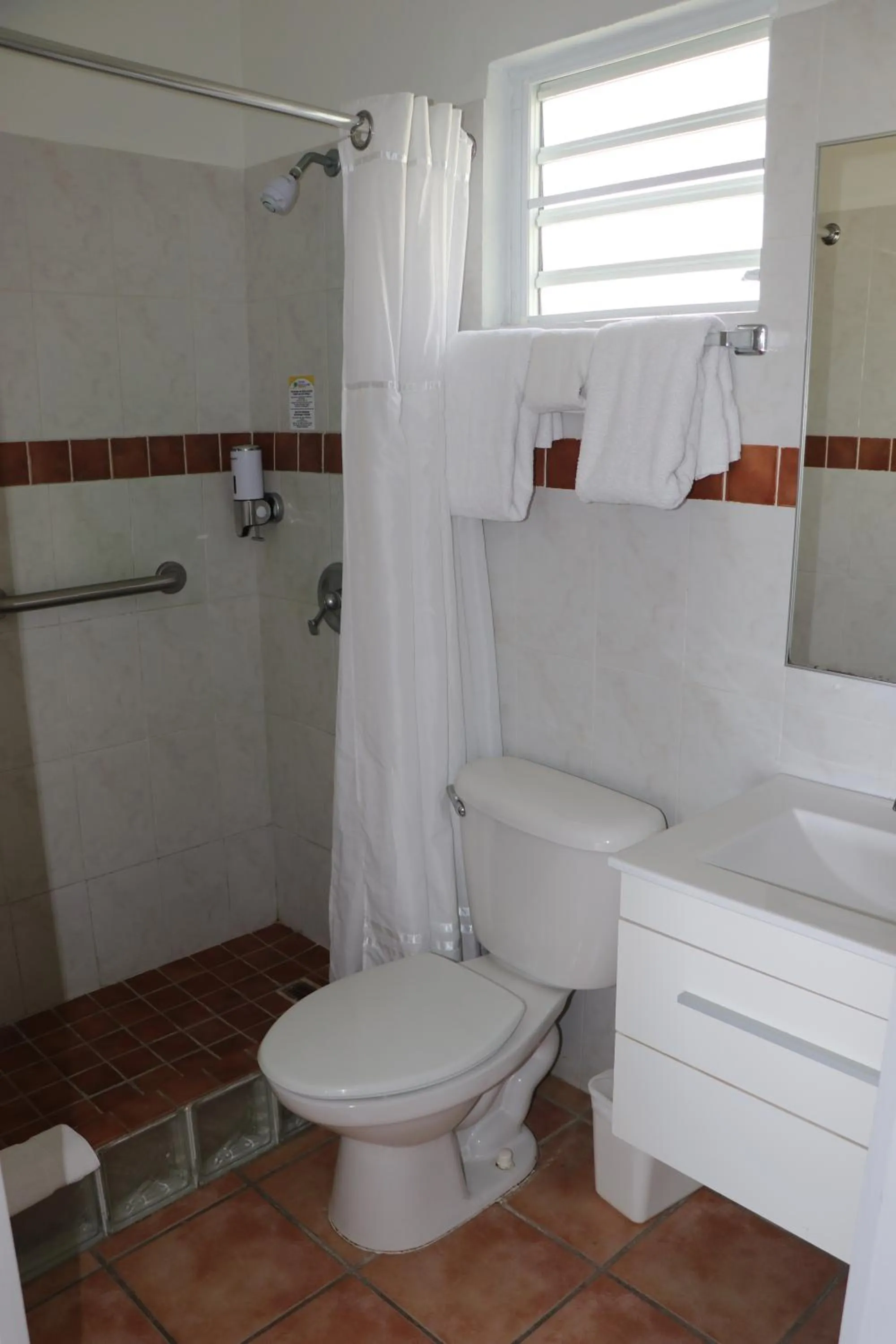 Bathroom in Parador Maunacaribe - Maunabo