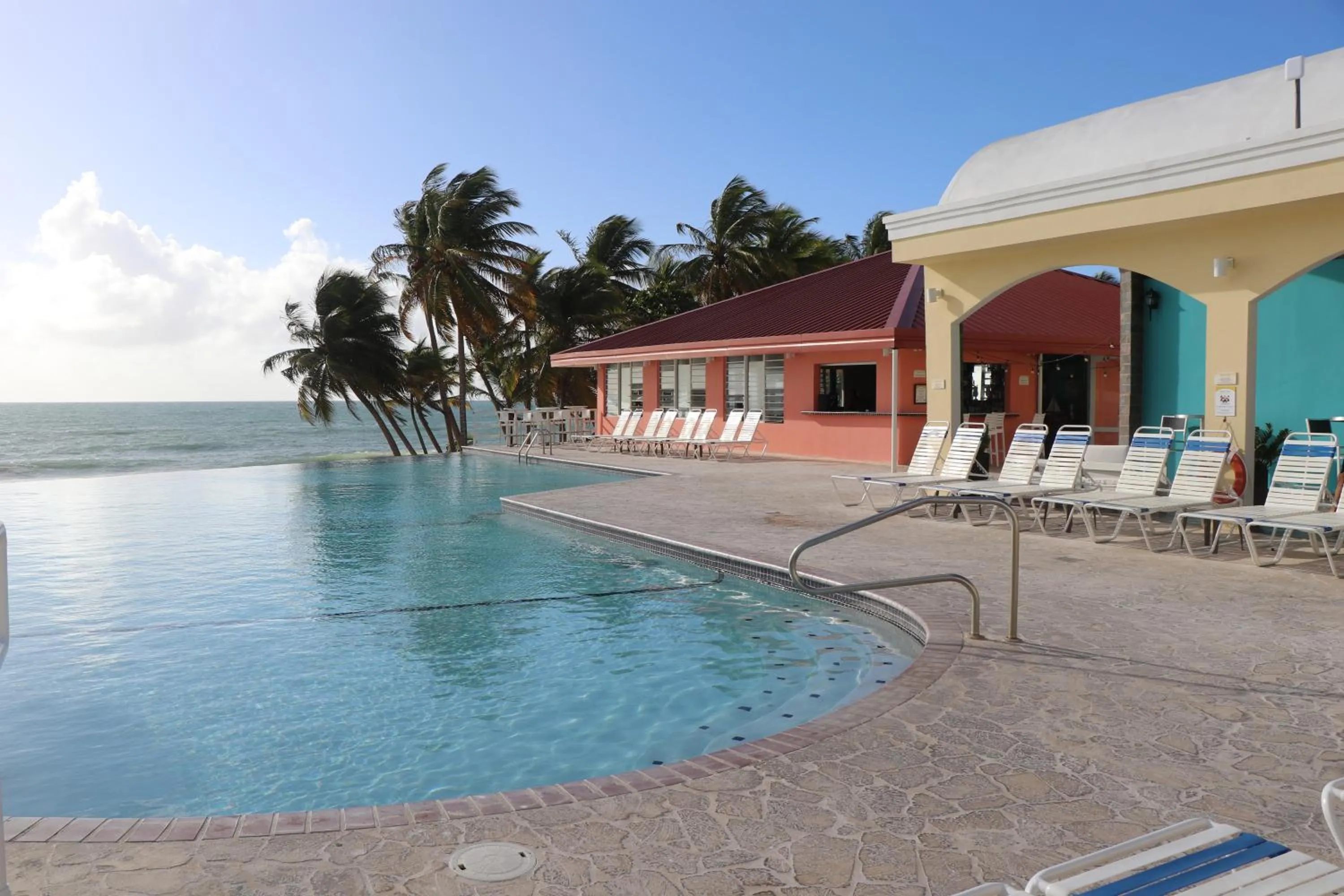 Pool view in Parador Maunacaribe - Maunabo