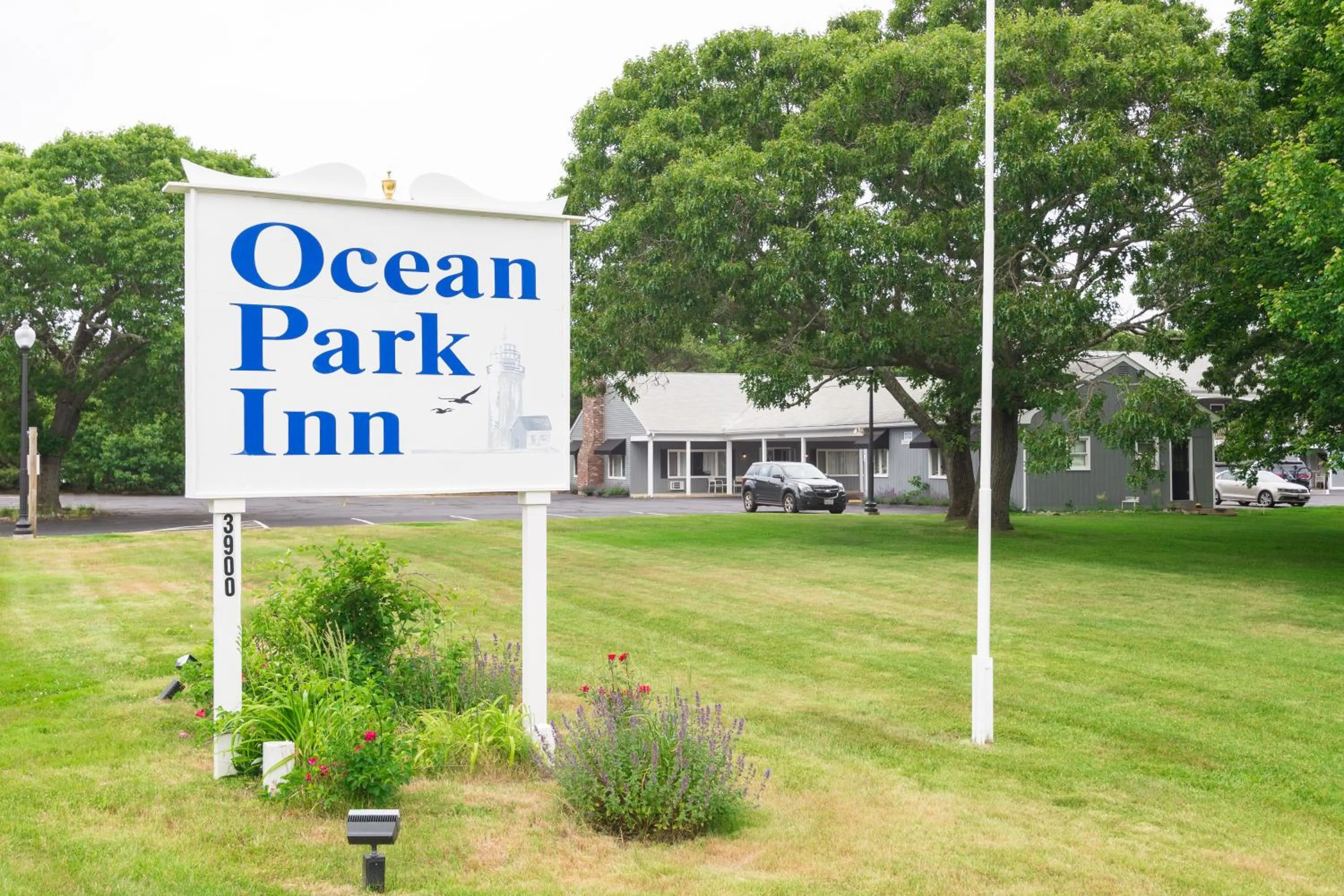 Property building in Ocean Park Inn Cape Cod