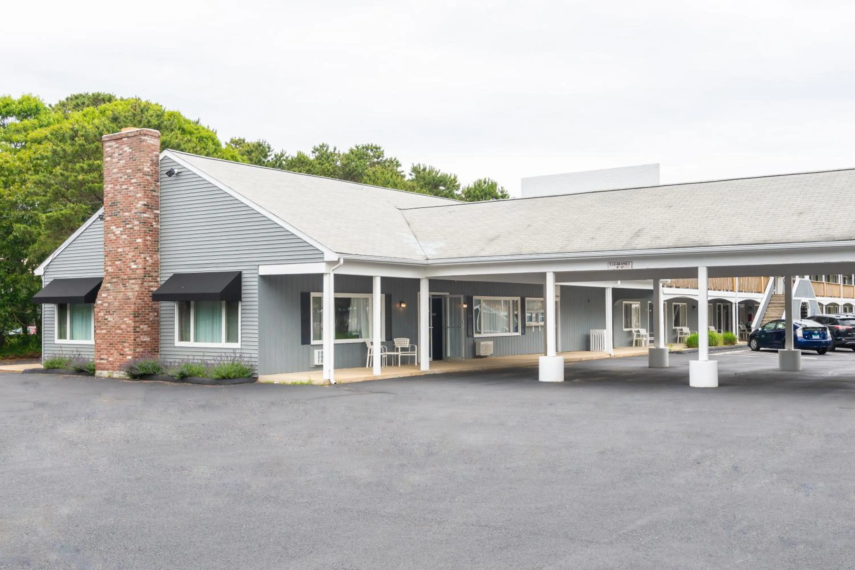Property building in Ocean Park Inn Cape Cod