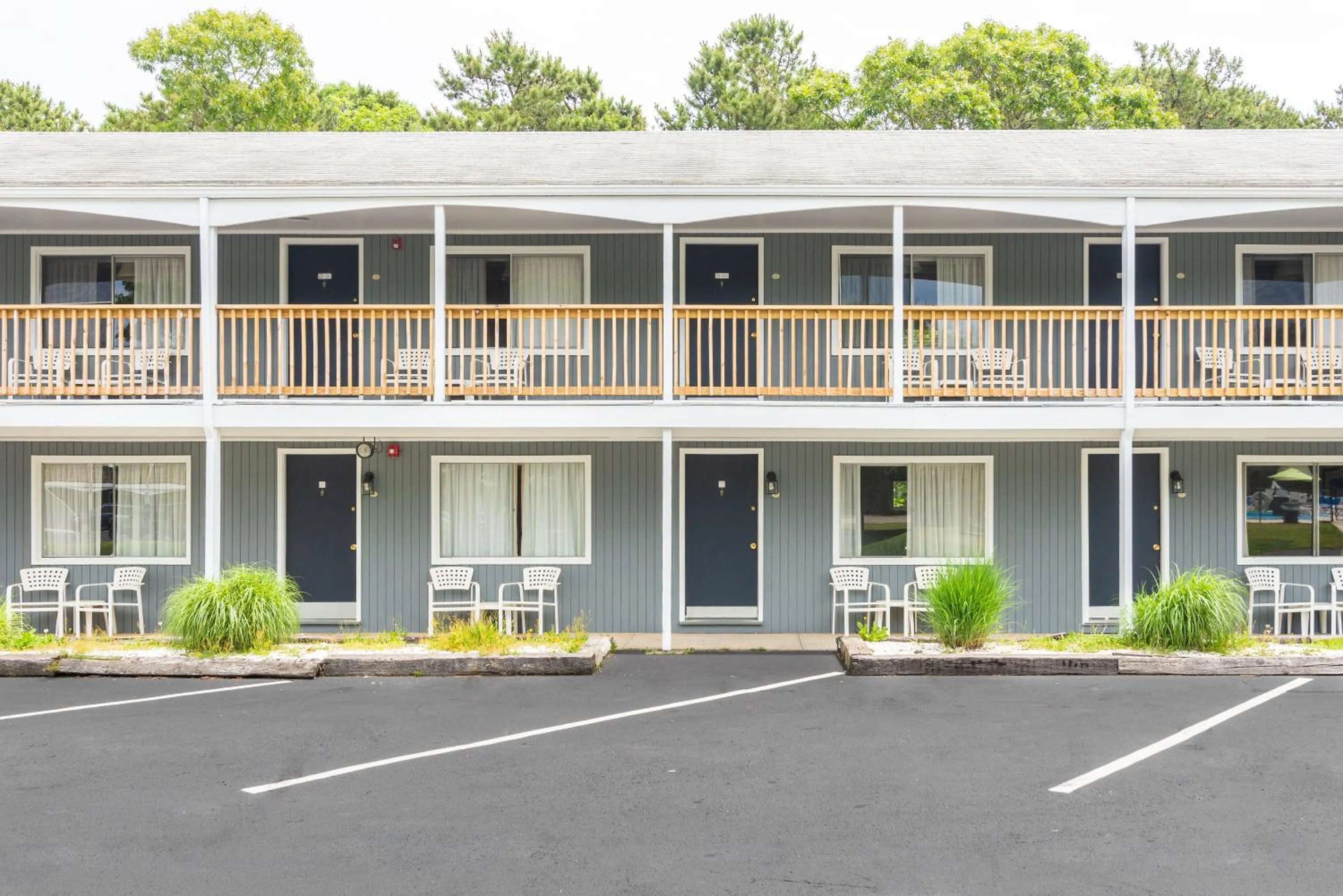 Property building in Ocean Park Inn Cape Cod