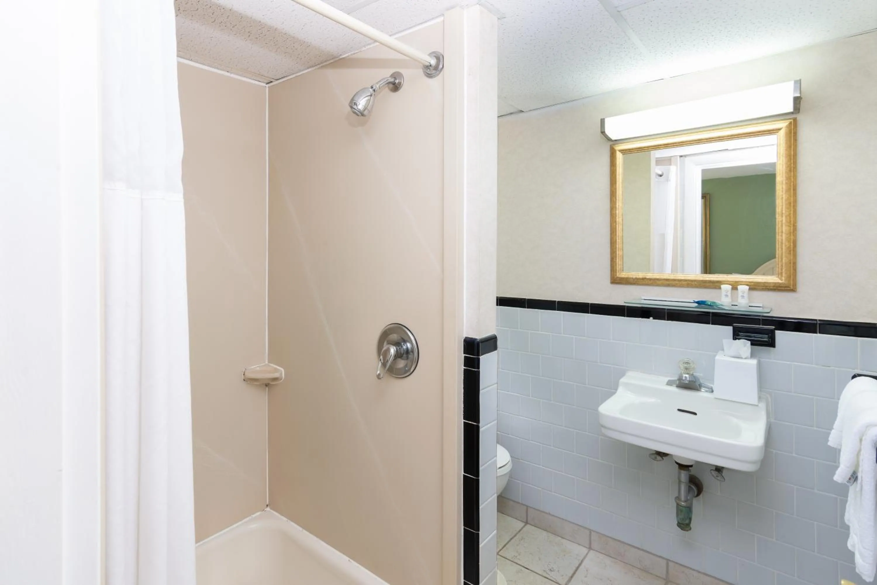 Bathroom in Ocean Park Inn Cape Cod