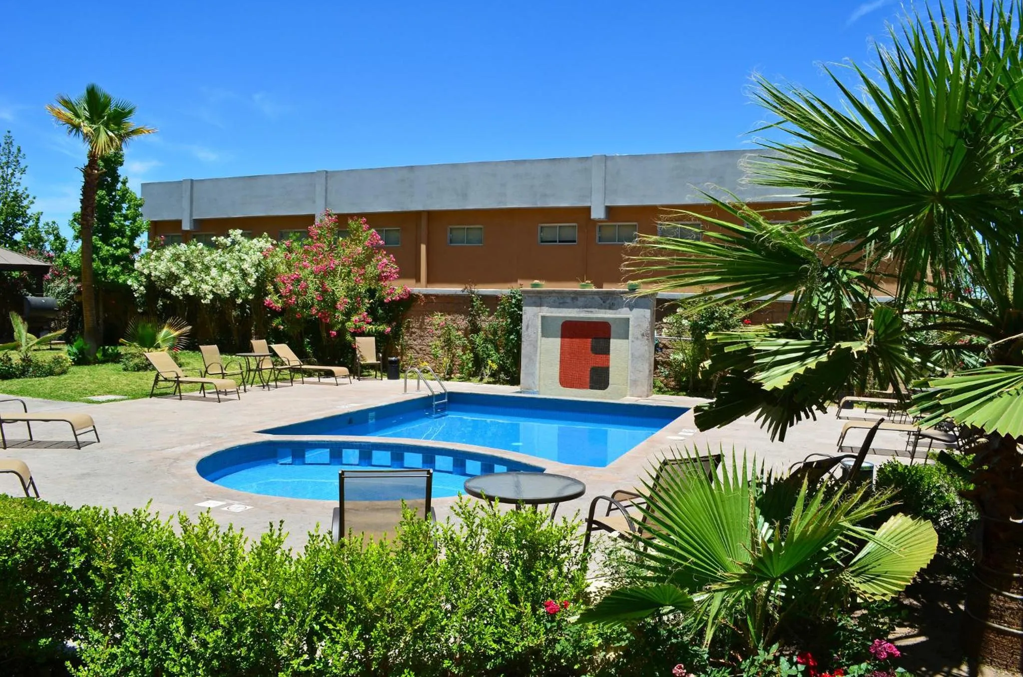 Swimming pool in Fiesta Inn Nogales