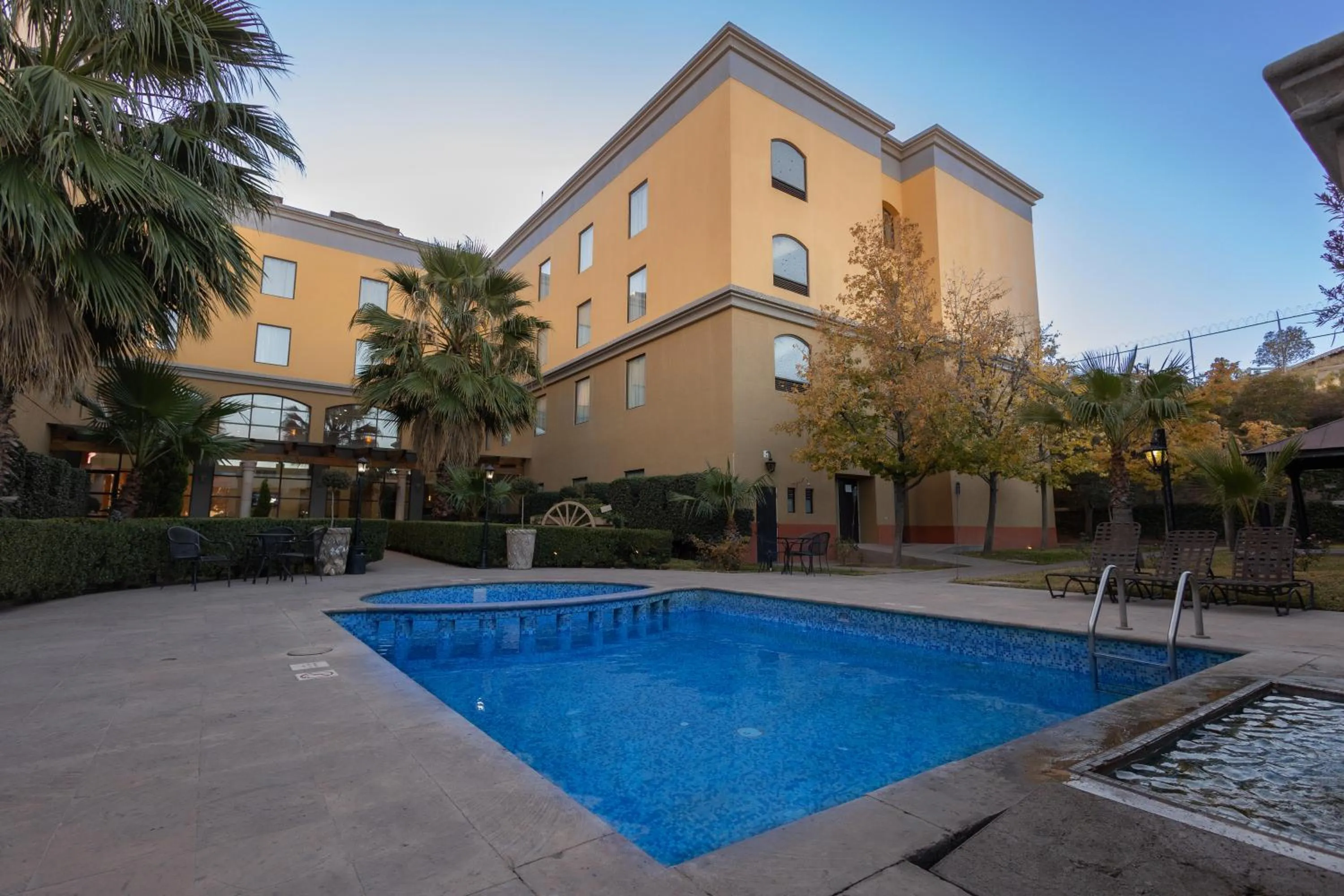 Swimming pool in Fiesta Inn Nogales