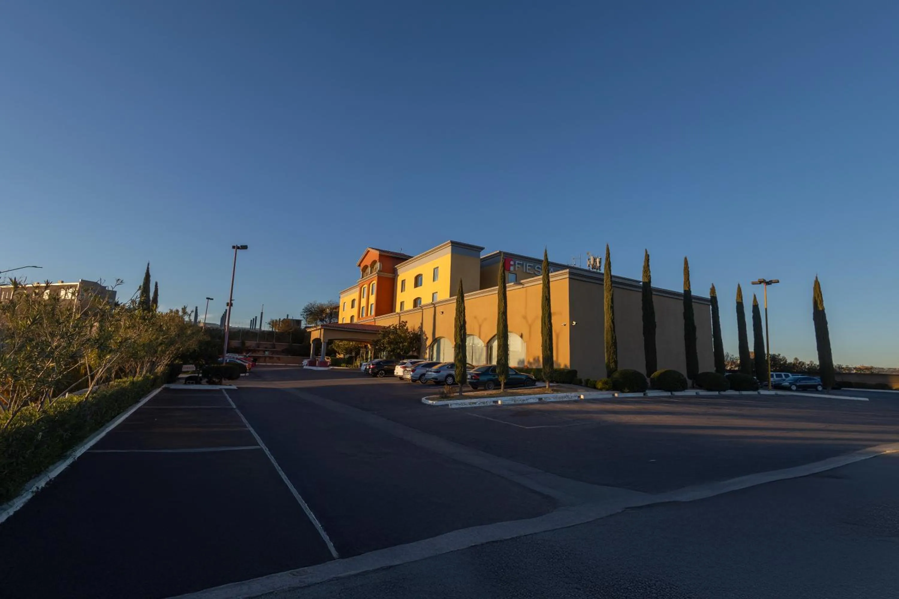 Parking in Fiesta Inn Nogales