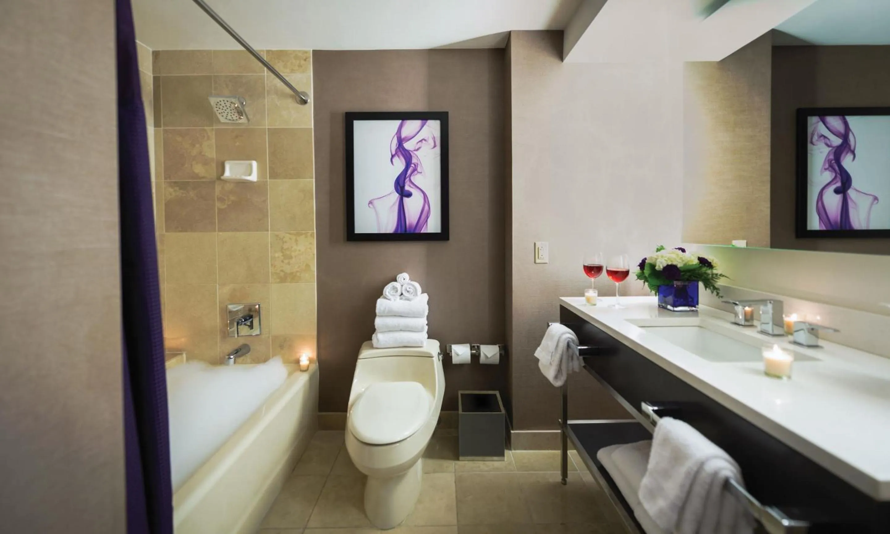 Bathroom, Bed in Harrah's Gulf Coast, A Caesars Destination