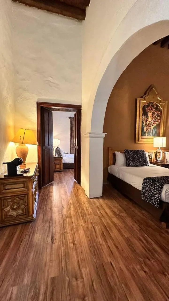 Photo of the whole room, Bed in Hosteria del Frayle