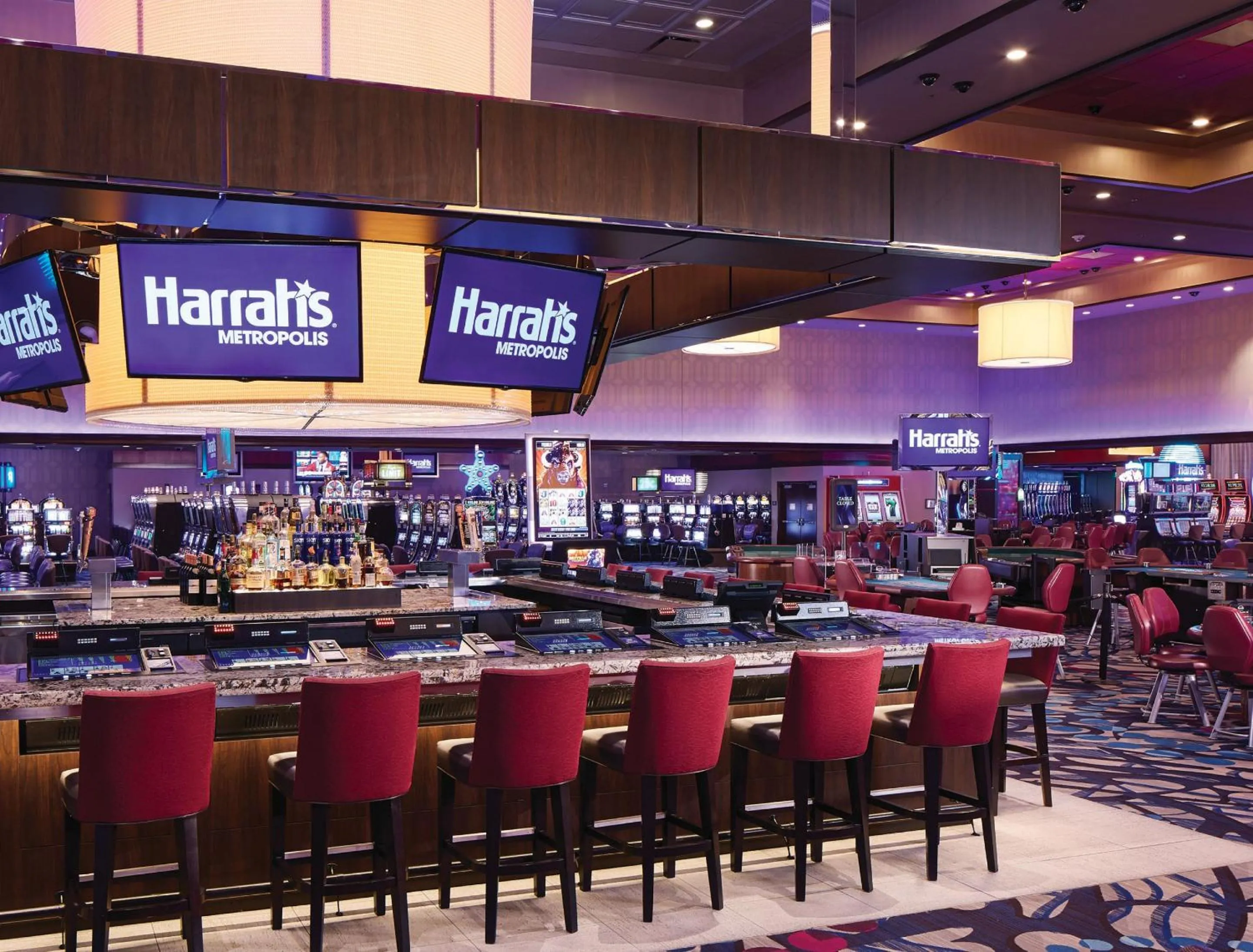 Lounge or bar in Harrah's Metropolis, A Caesars Destination