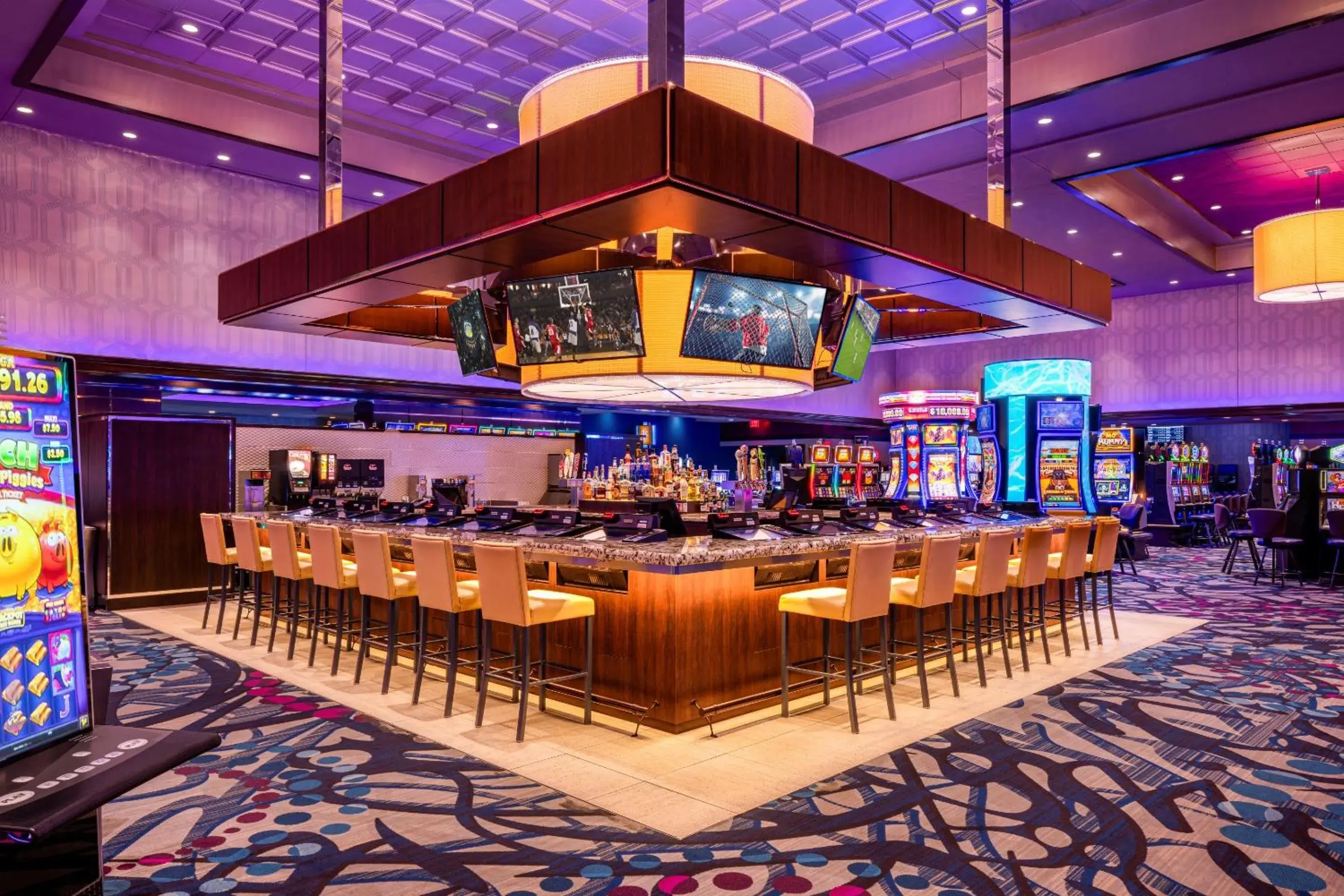 Lounge or bar in Harrah's Metropolis, A Caesars Destination Lounge or bar in Harrah's Metropolis, A Caesars Destination