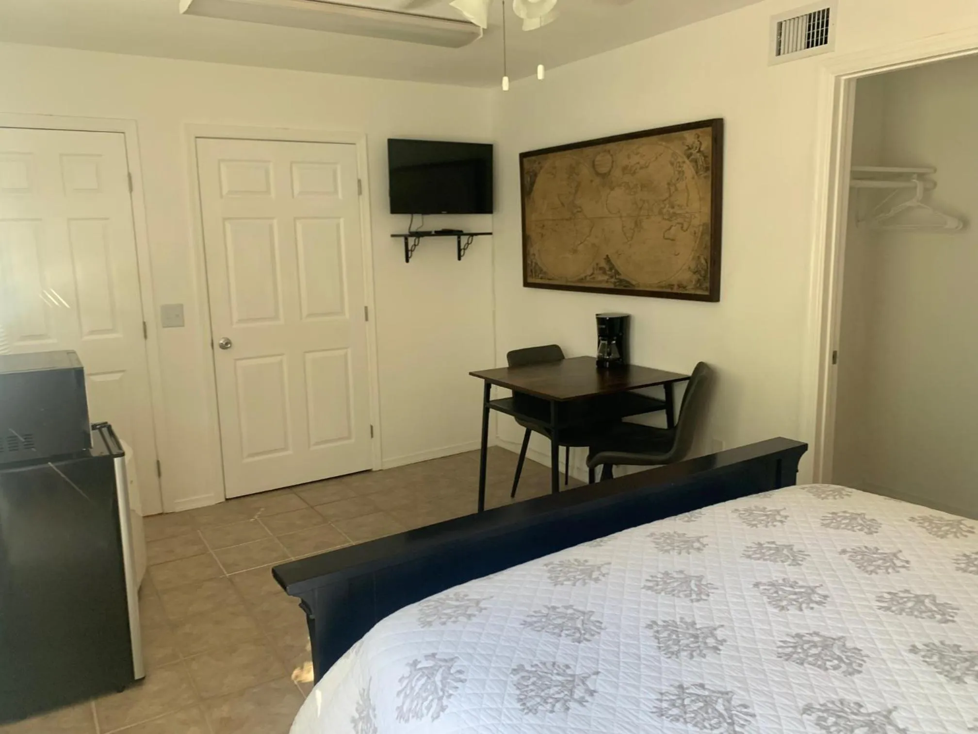 Bed in Tropical Cottages