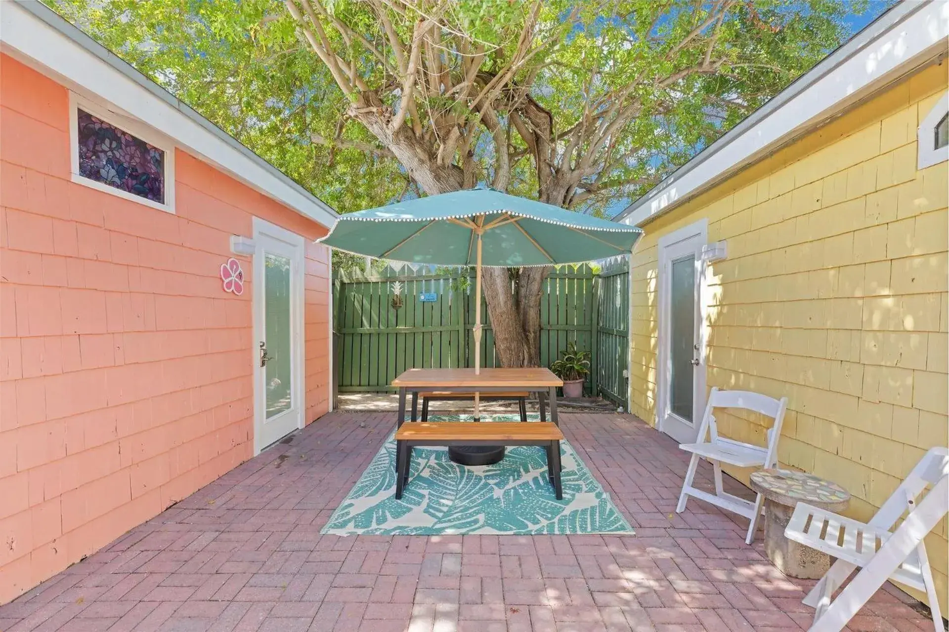 Bungalow with Patio in Tropical Cottages Bungalow with Patio in Tropical Cottages