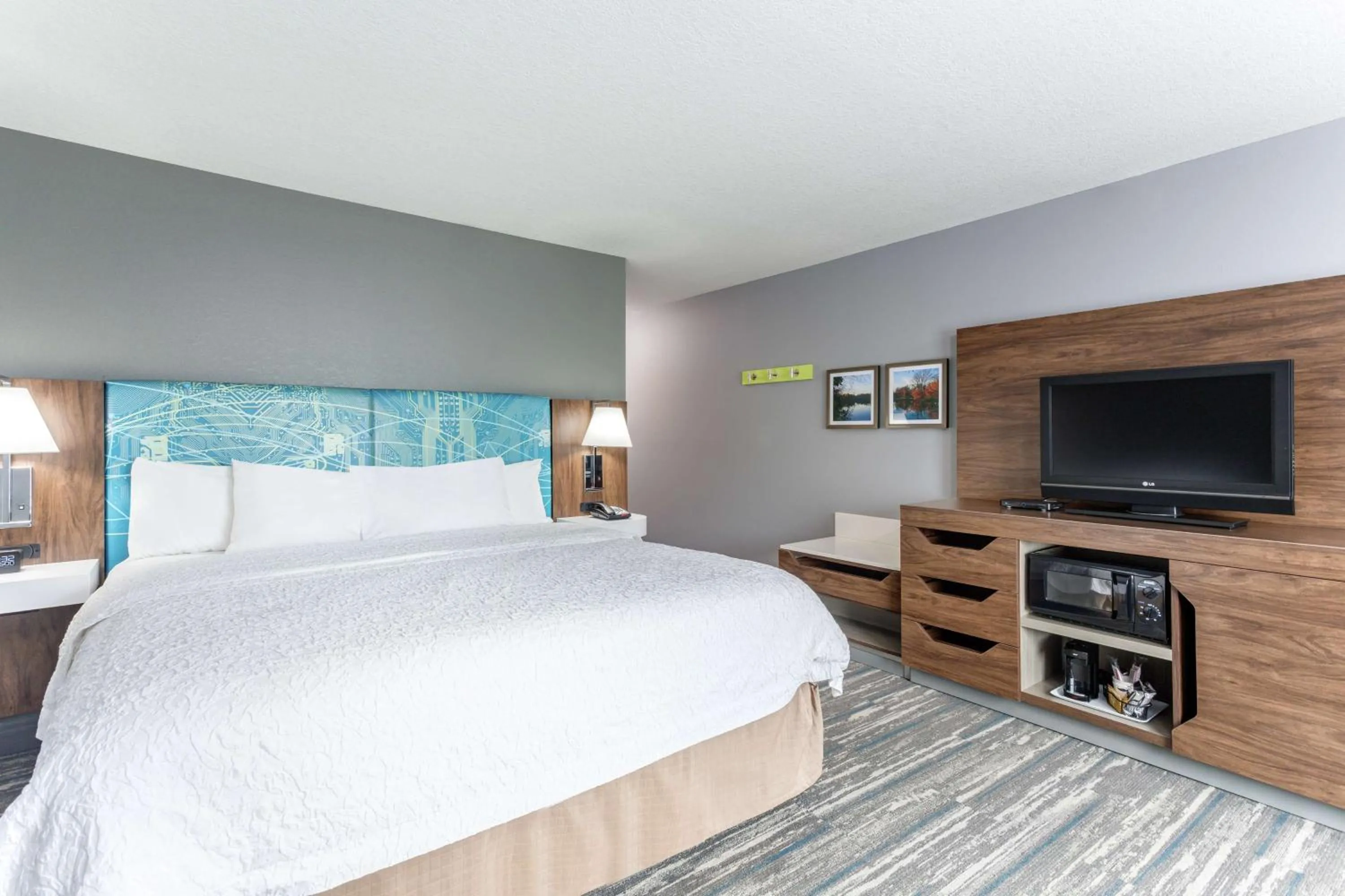 Bed in Hampton Inn Auburn